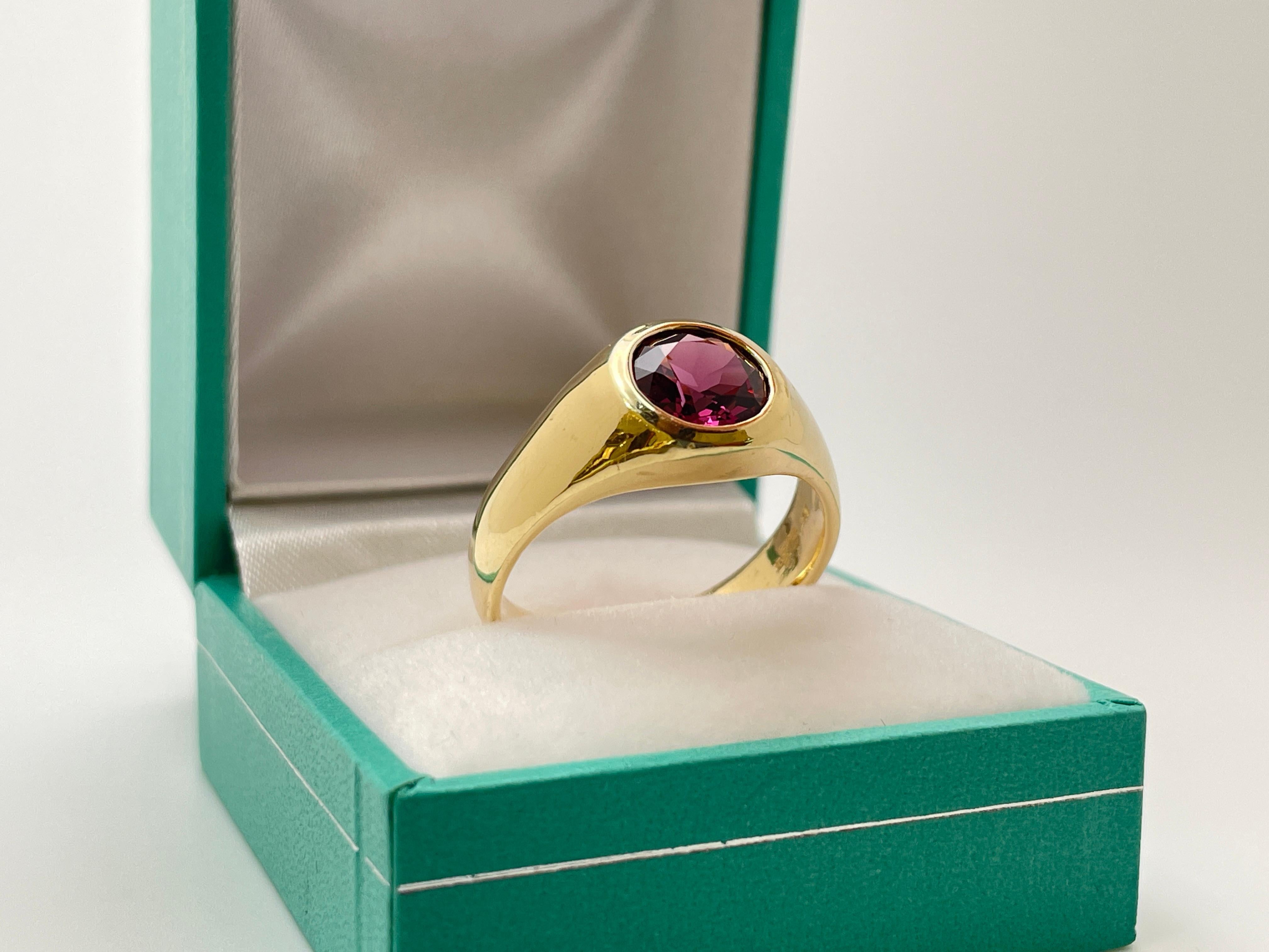 Bague en or jaune 14K certifiée IGI 2.25 CT Deep Pink Natural Spinel Unisexe en vente
