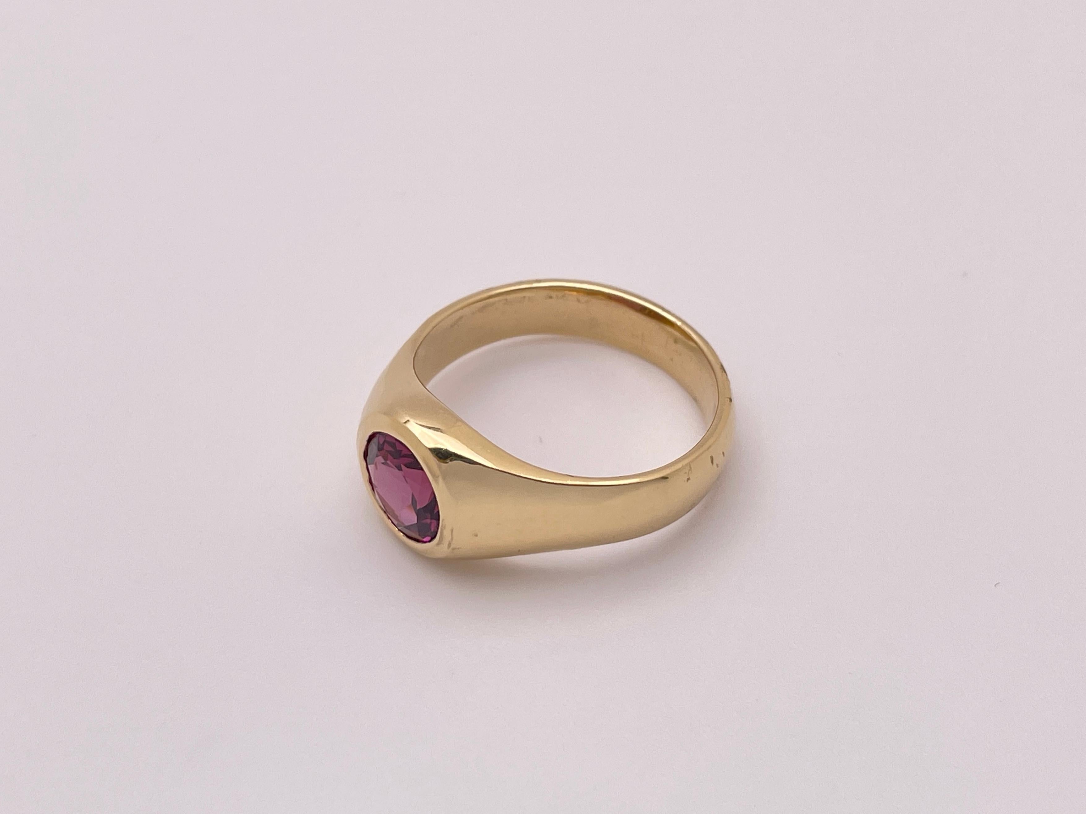Bague en or jaune 14K certifiée IGI 2.25 CT Deep Pink Natural Spinel en vente 1