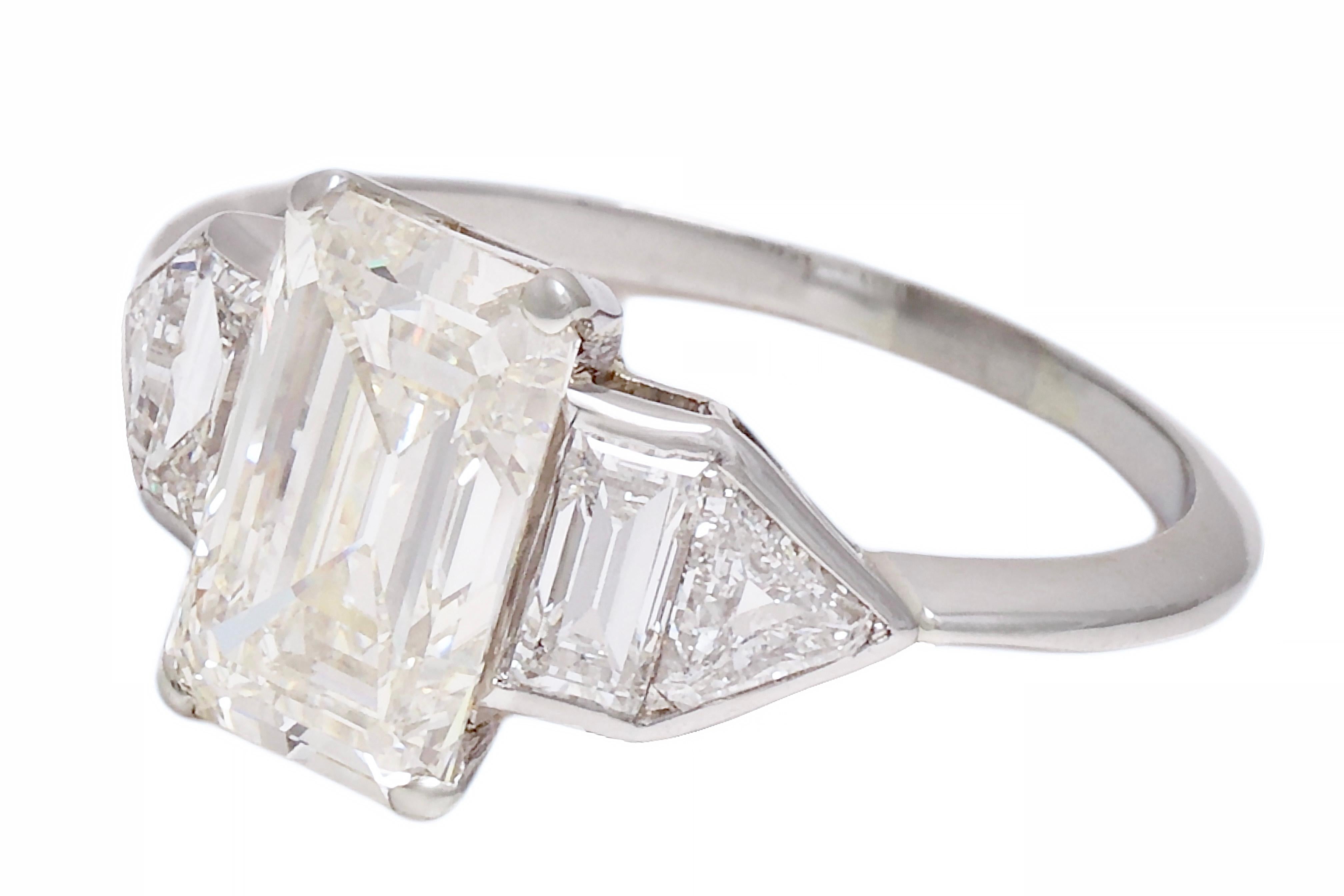 IGI Certified 2.25 Ct Emerald Cut Diamond Solitaire Ring, Estate Sultan Oman Qaboos Bin Said

Diamonds : Center 2.25 Ct Emerald Cut Diamond J VVS +2 Bagutte Cut Diamonds 0.42 Ct + 2 Triangle Cut Diamonds 0.44Ct

Total Weight : 3.9 Gram

Size : 55 EU