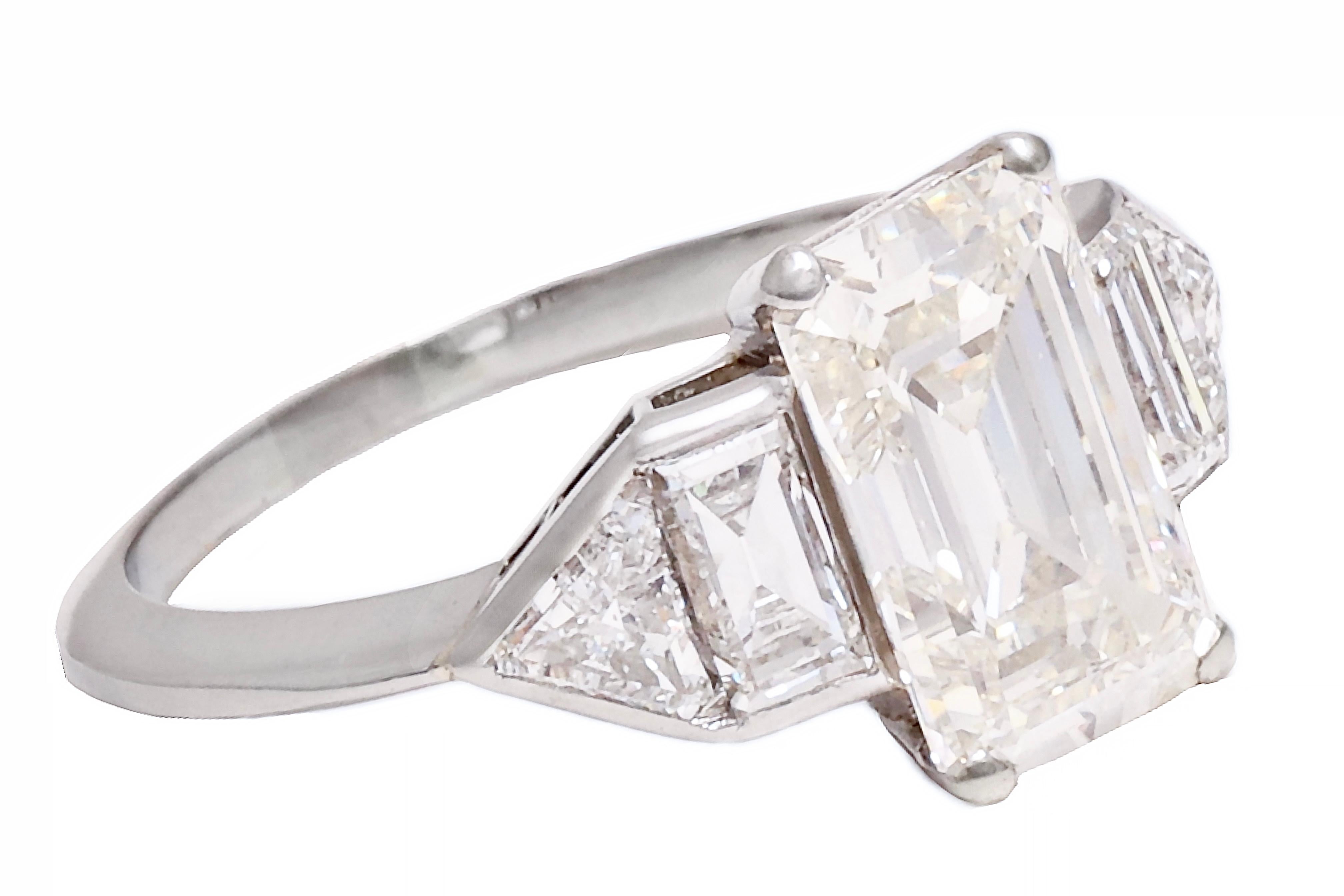 Artisan IGI Certified 2.25 Ct Emerald Cut Diamond Solitaire Ring, Estate Sultan Oman For Sale