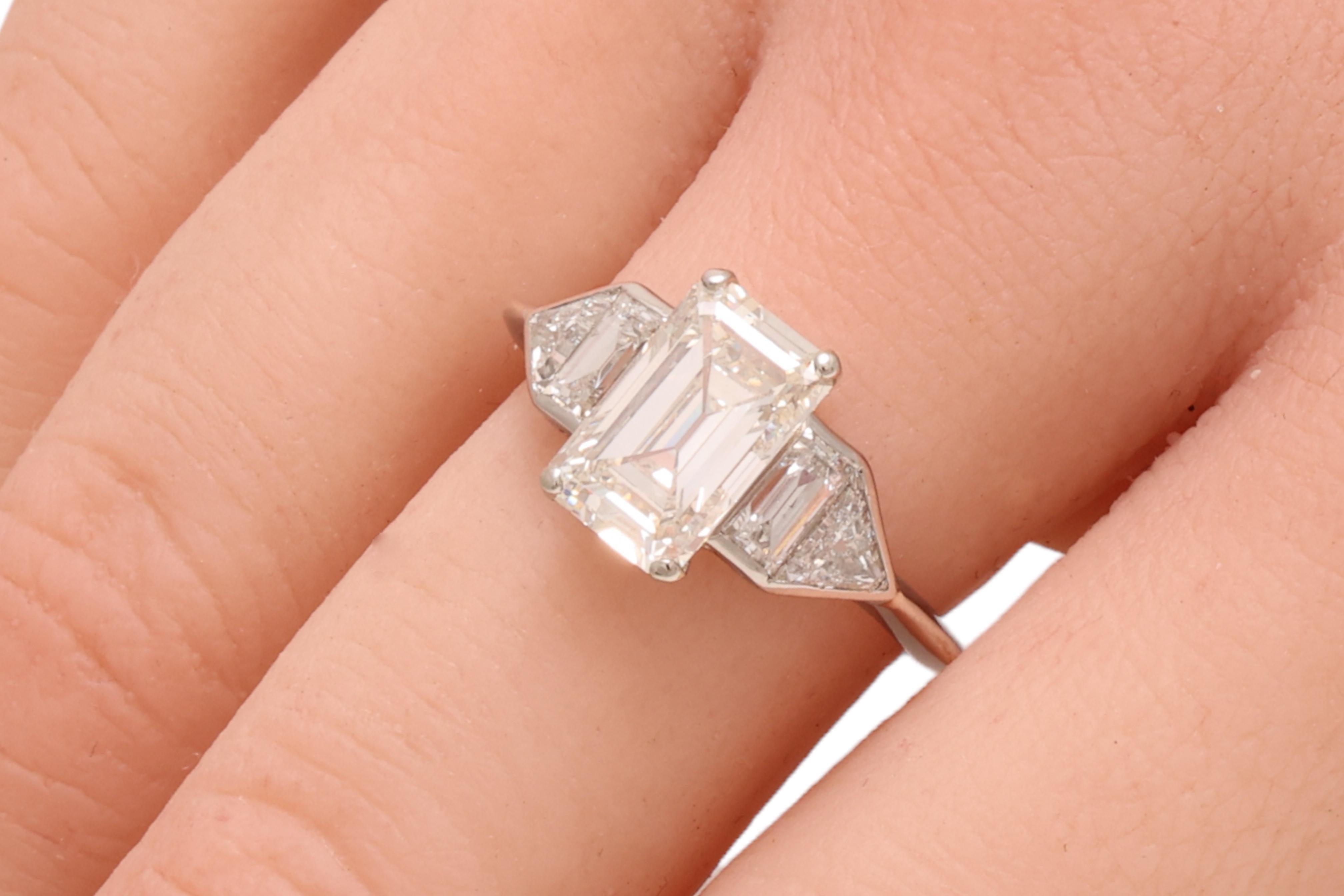 IGI Certified 2.25 Ct Emerald Cut Diamond Solitaire Ring, Estate Sultan Oman For Sale 3