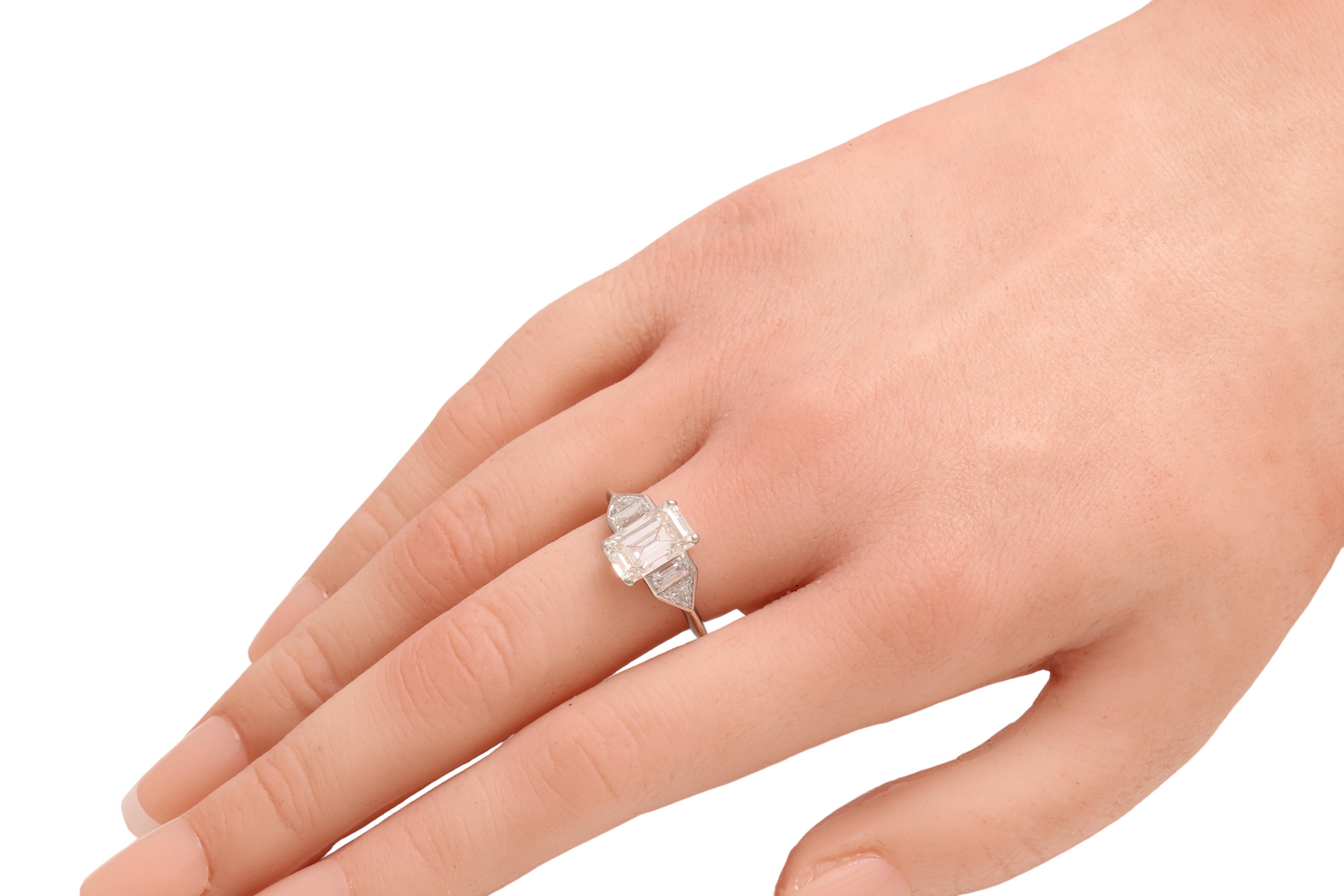 IGI Certified 2.25 Ct Emerald Cut Diamond Solitaire Ring, Estate Sultan Oman For Sale 4