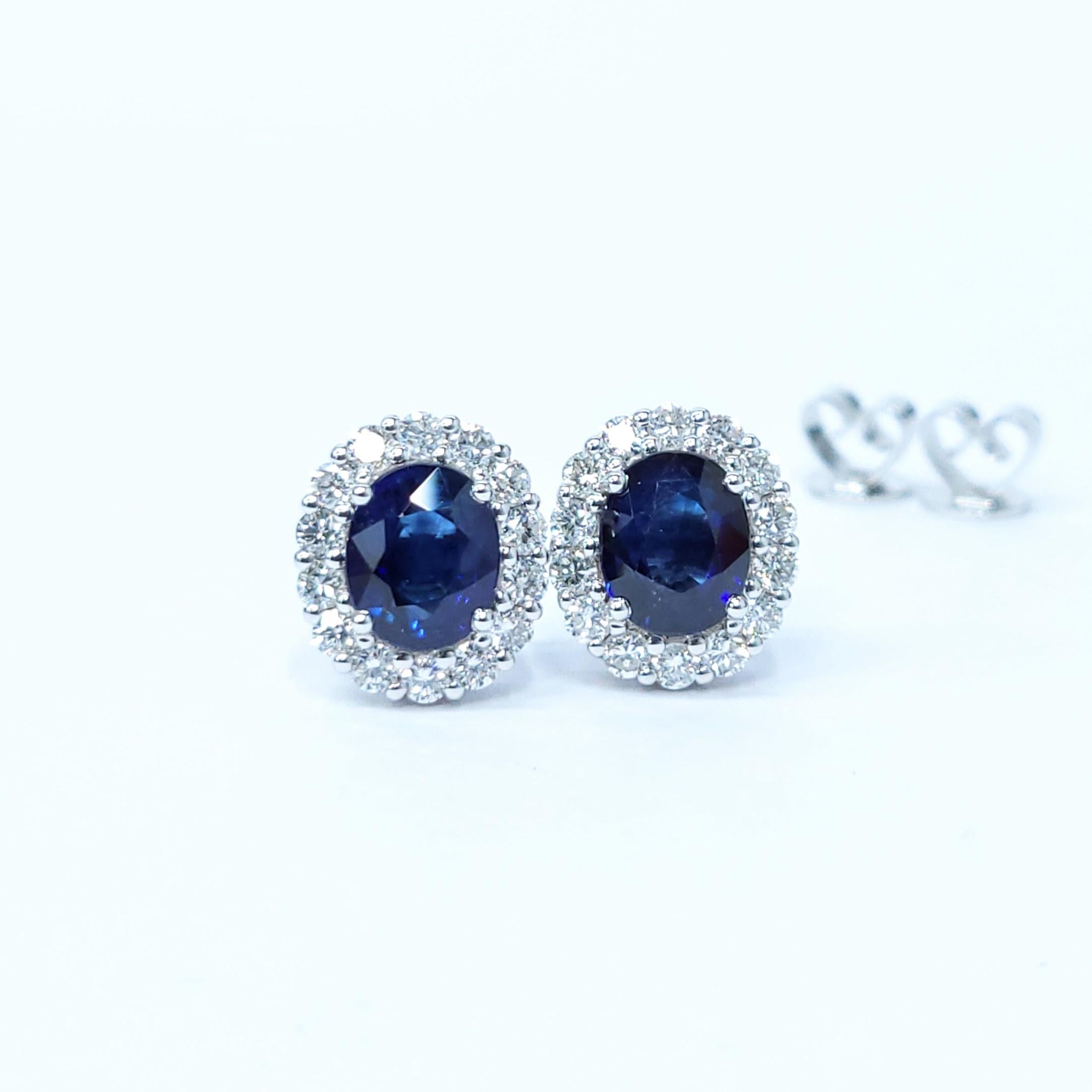 Taille ovale Boucles d'oreilles en or blanc 18 carats saphir et diamant certifiées IGI de 2,26 carats en vente