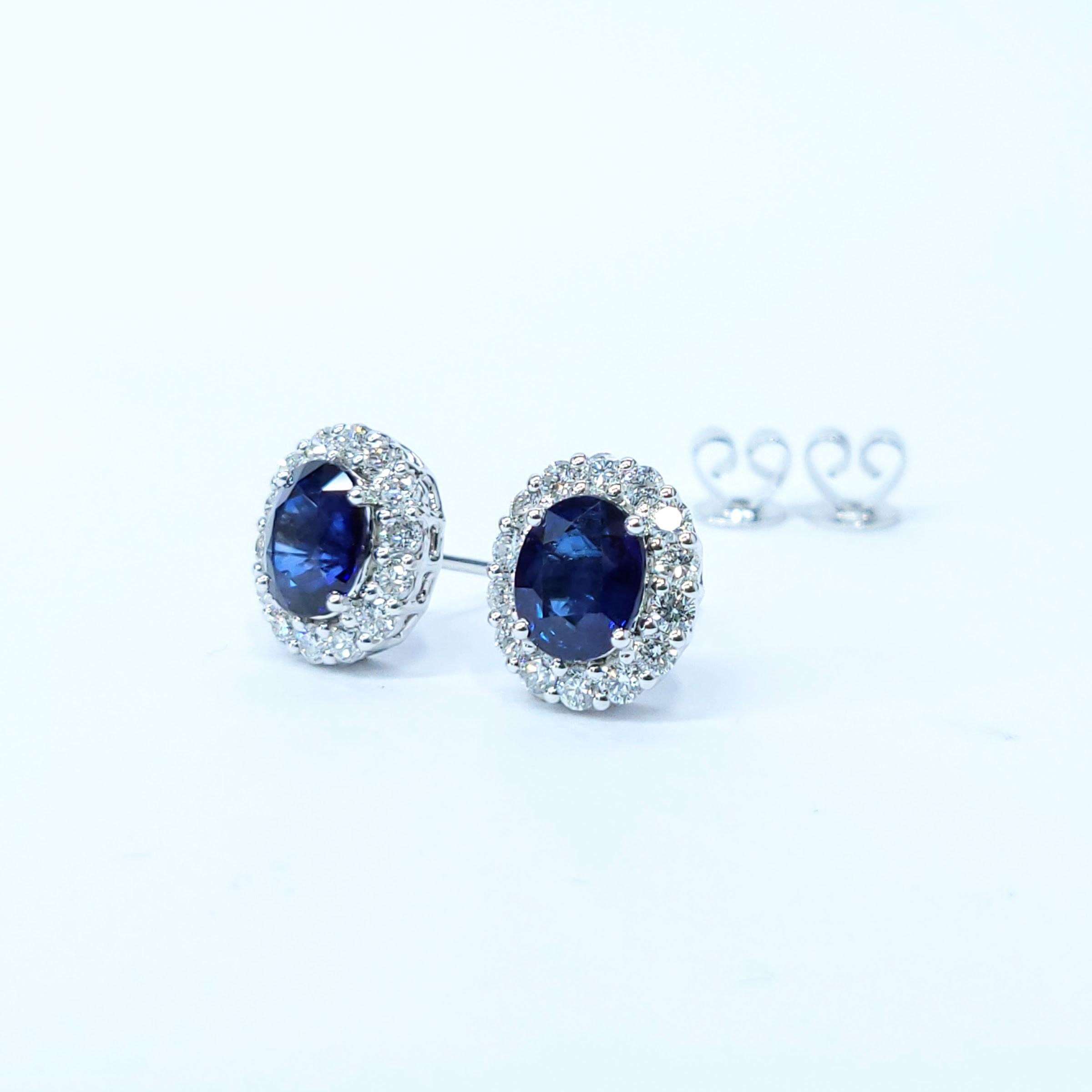 Boucles d'oreilles en or blanc 18 carats saphir et diamant certifiées IGI de 2,26 carats Neuf - En vente à KOWLOON, HK