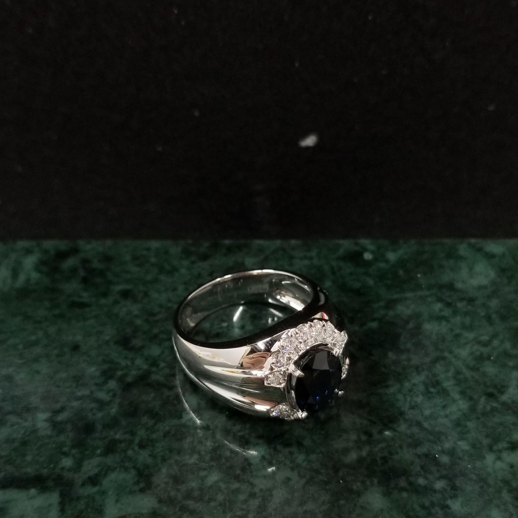 IGI Certified 2.27 Carat Blue Sapphire & Diamond Men Ring in 18K WhiteGold In New Condition For Sale In KOWLOON, HK