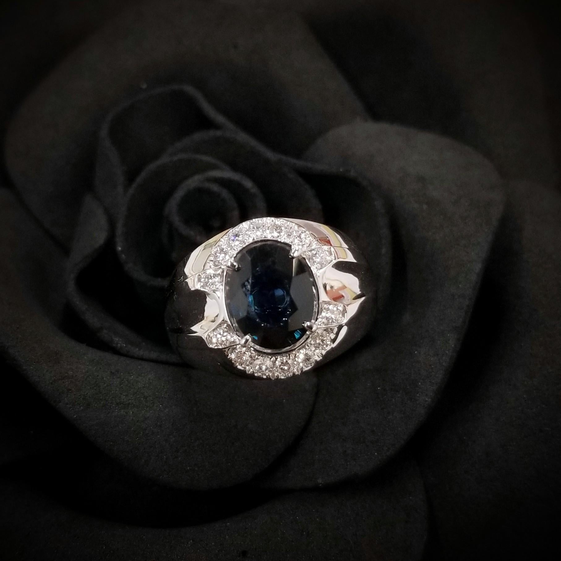 Women's or Men's IGI Certified 2.27 Carat Blue Sapphire & Diamond Men Ring in 18K WhiteGold For Sale