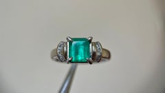 IGI certified 2.27Ct Colombian Emerald Ring with Natural diamonds and Pt900