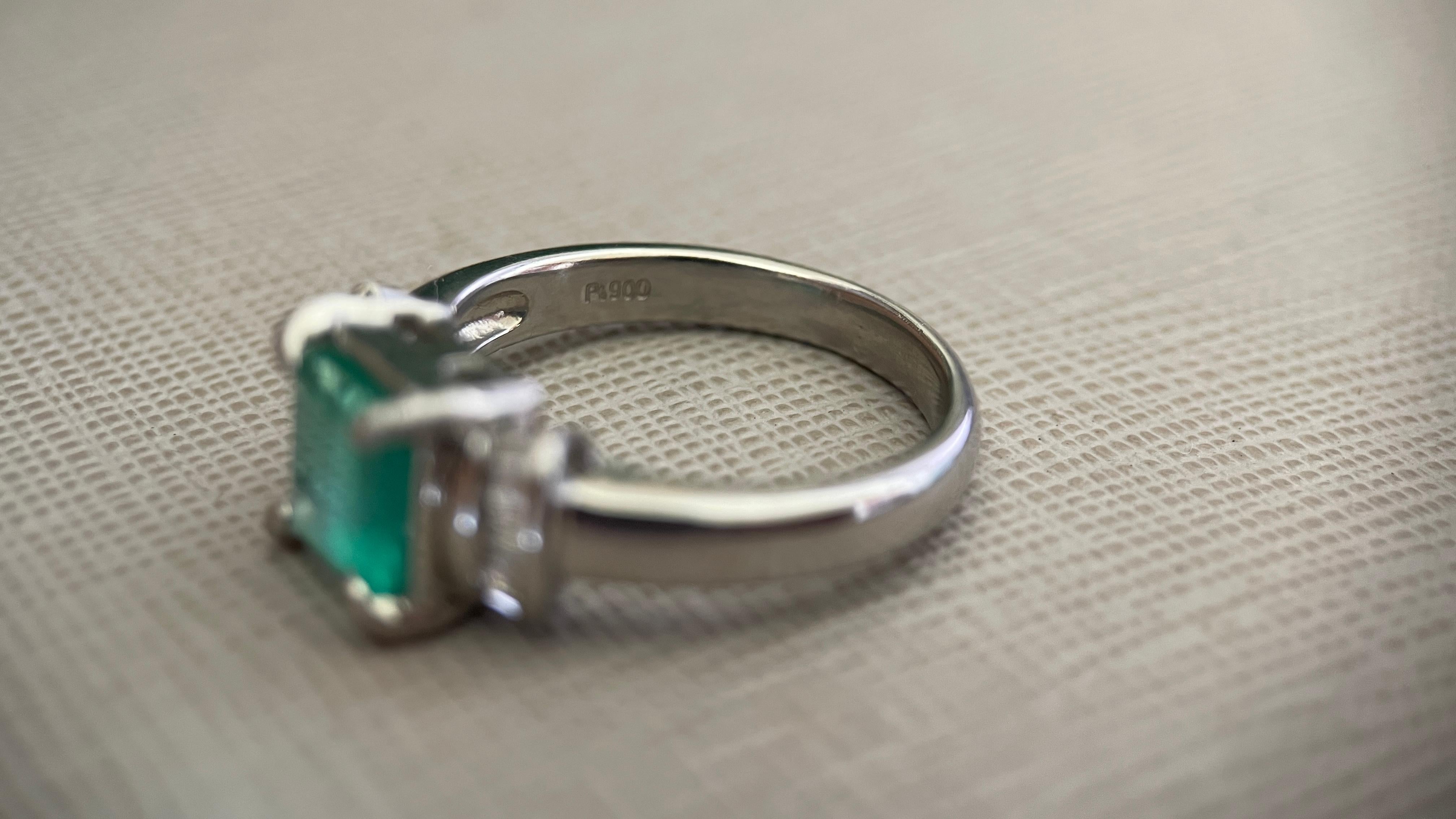 Donna IGI certified 2.27Ct Colombian Emerald Ring with Natural diamonds and Pt900 in vendita