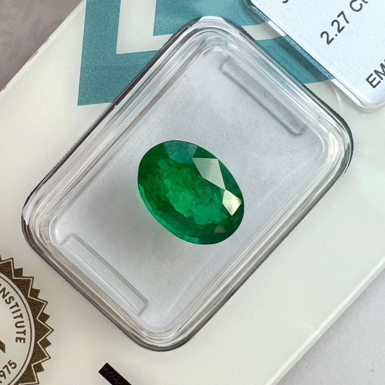 IGI Certified 2.27Ct Deep Green Natural Emerald Oval Cut Minor Oil Loose Gem

Émeraude de Zambie certifiée IGI, taille ovale, d'un vert profond.
Émeraude de 2,27 carats d'une belle couleur vert foncé. Il est même décrit par IGI comme étant de 