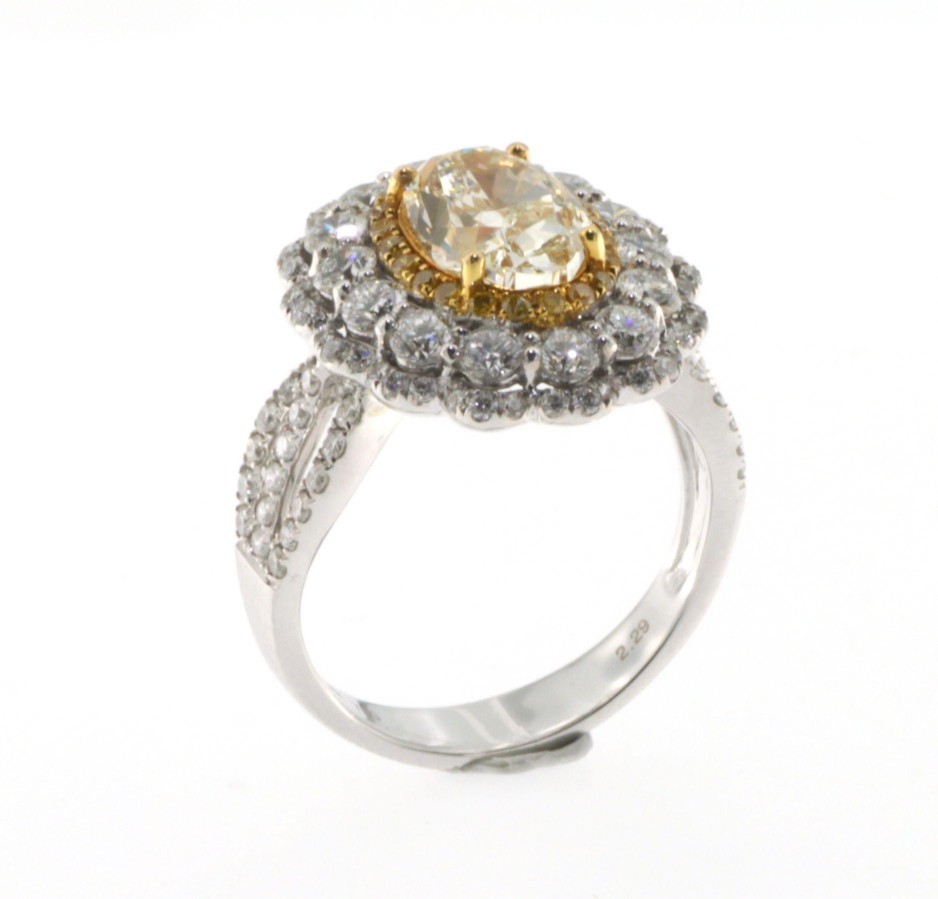 Bague cocktail en diamant jaune certifié IGI de 2,29 carats Neuf - En vente à Hong Kong, HK