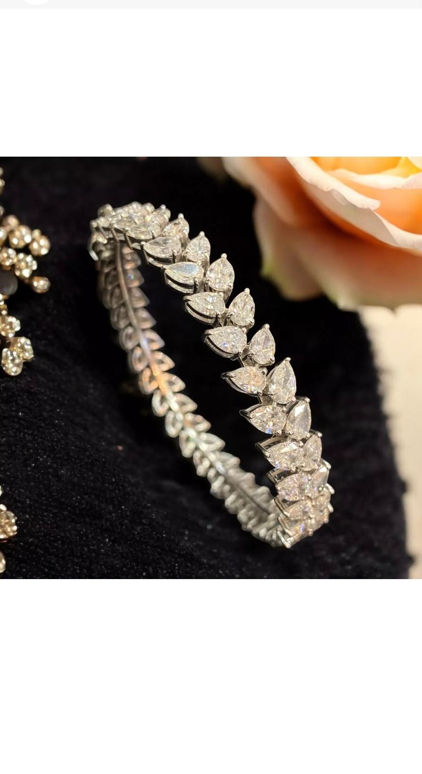 IGI Certified 23.00 Carat Pear Shape Natural Diamonds Gold Bracelet For Sale 7