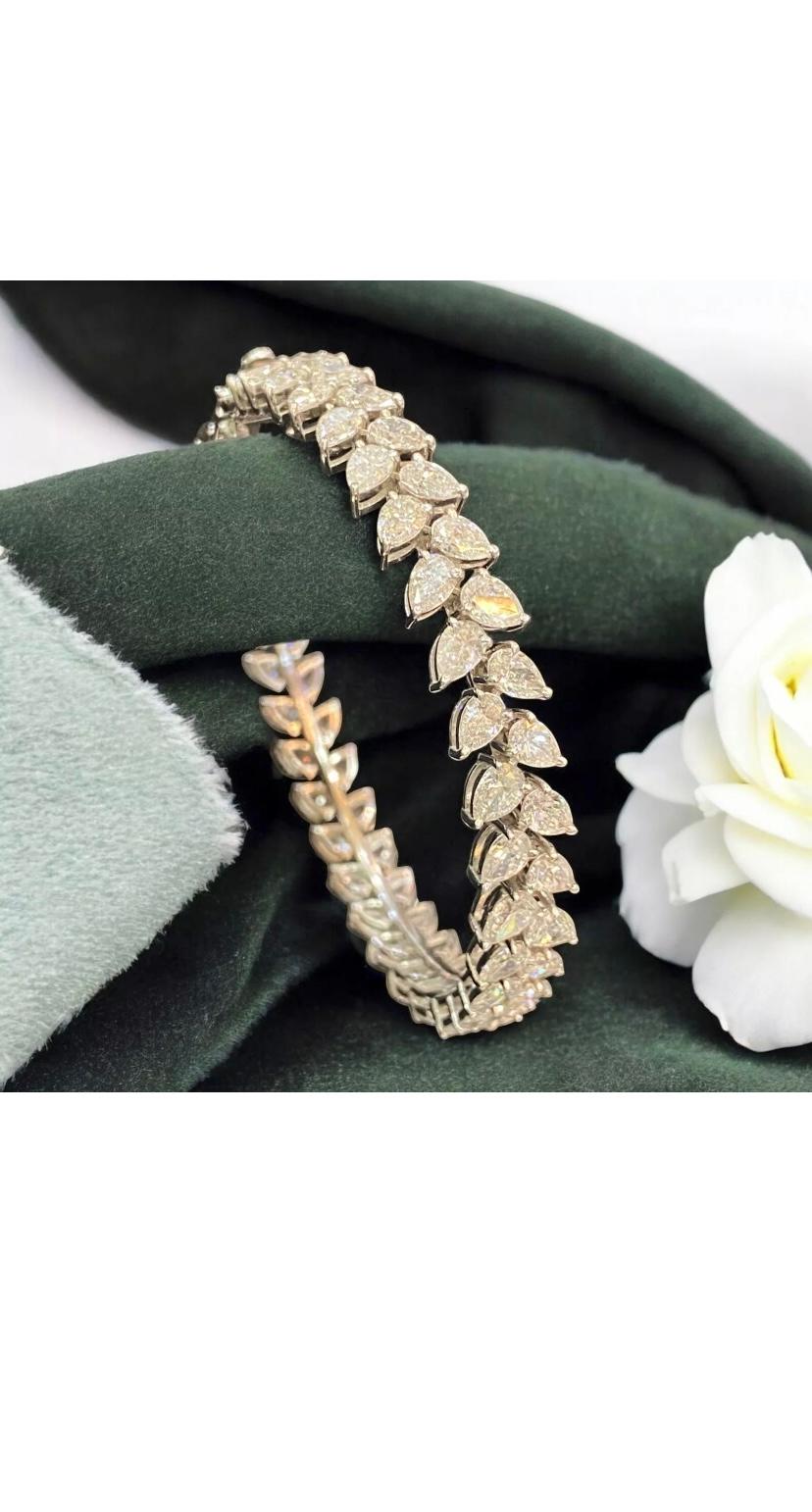 IGI Certified 23.00 Carat Pear Shape Natural Diamonds Gold Bracelet For Sale 9