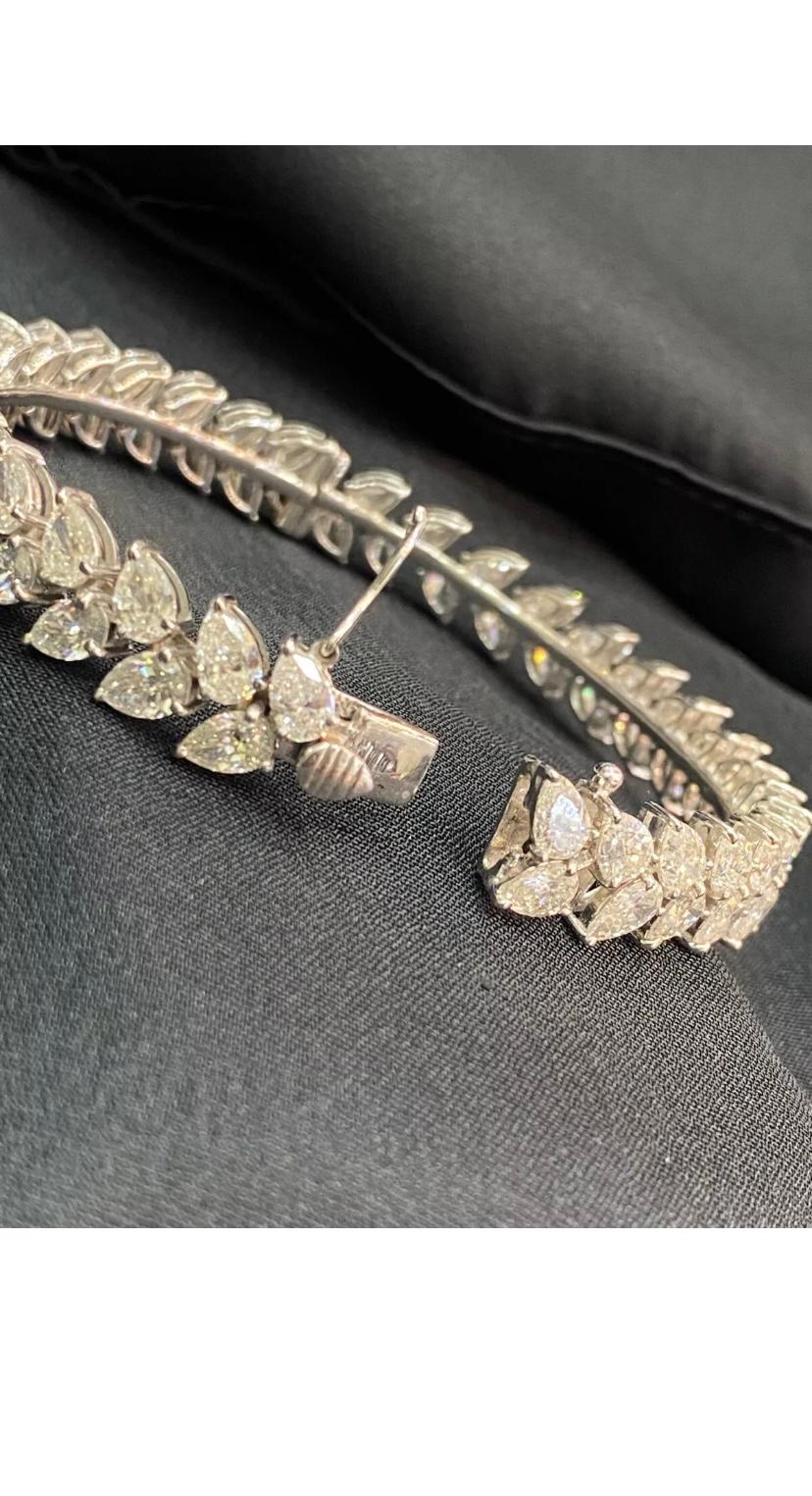 Women's or Men's IGI Certified 23.00 Carat Pear Shape Natural Diamonds Gold Bracelet For Sale