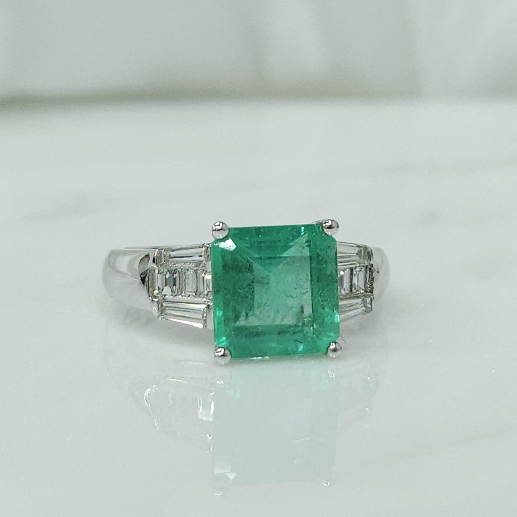 Art déco Bague certifiée IGI, émeraude colombienne de 2,32 carats et diamants de 0,46 carat