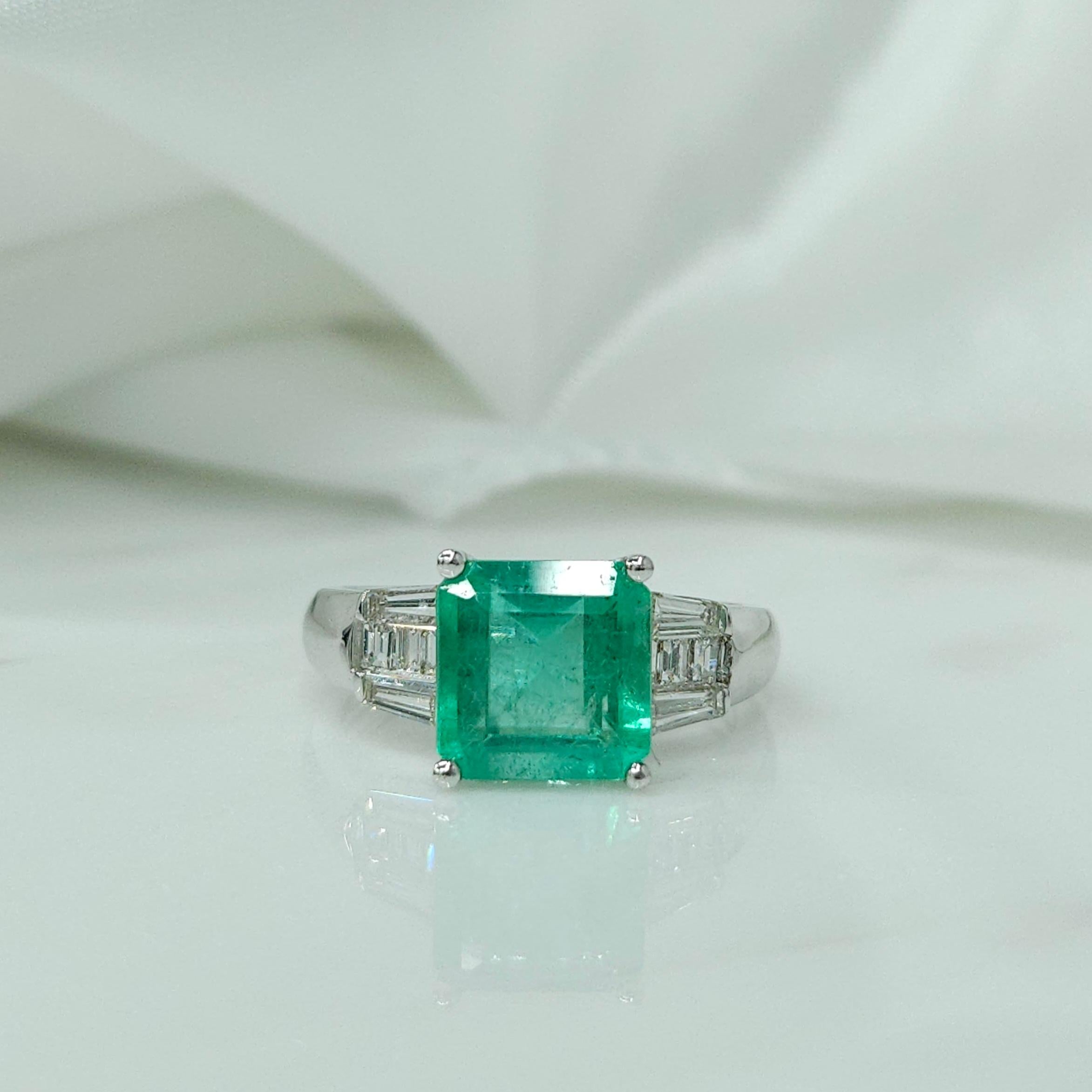 Bague certifiée IGI, émeraude colombienne de 2,32 carats et diamants de 0,46 carat 1