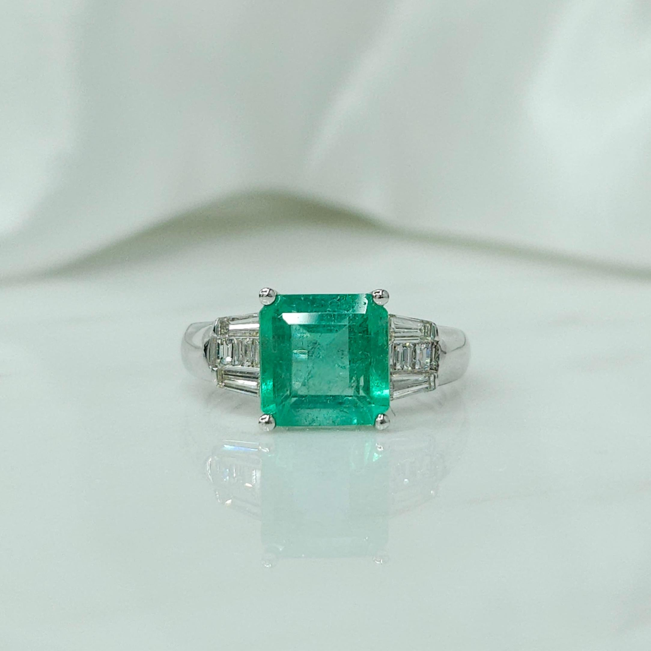 Bague certifiée IGI, émeraude colombienne de 2,32 carats et diamants de 0,46 carat 2