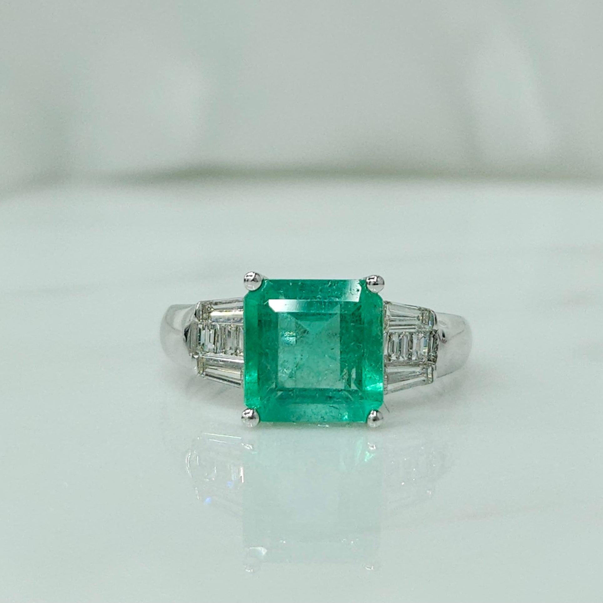 Bague certifiée IGI, émeraude colombienne de 2,32 carats et diamants de 0,46 carat 3