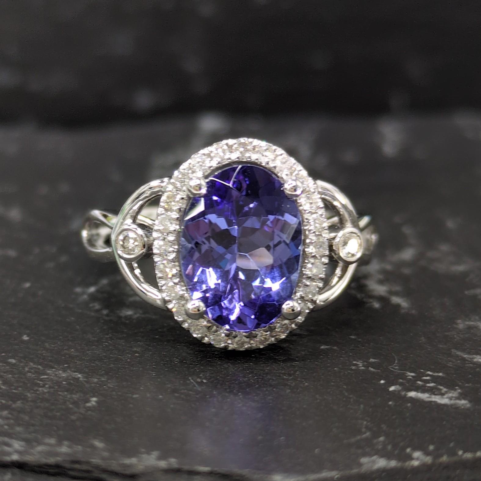 Bague en or blanc 18 carats certifiée IGI avec tanzanite et diamant de 2,32 carats en vente 7
