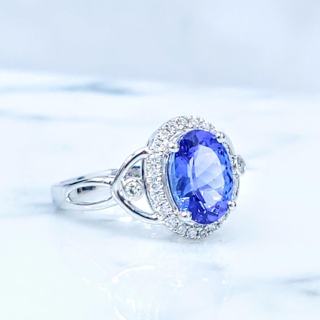 Bague en or blanc 18 carats certifiée IGI avec tanzanite et diamant de 2,32 carats Neuf - En vente à KOWLOON, HK