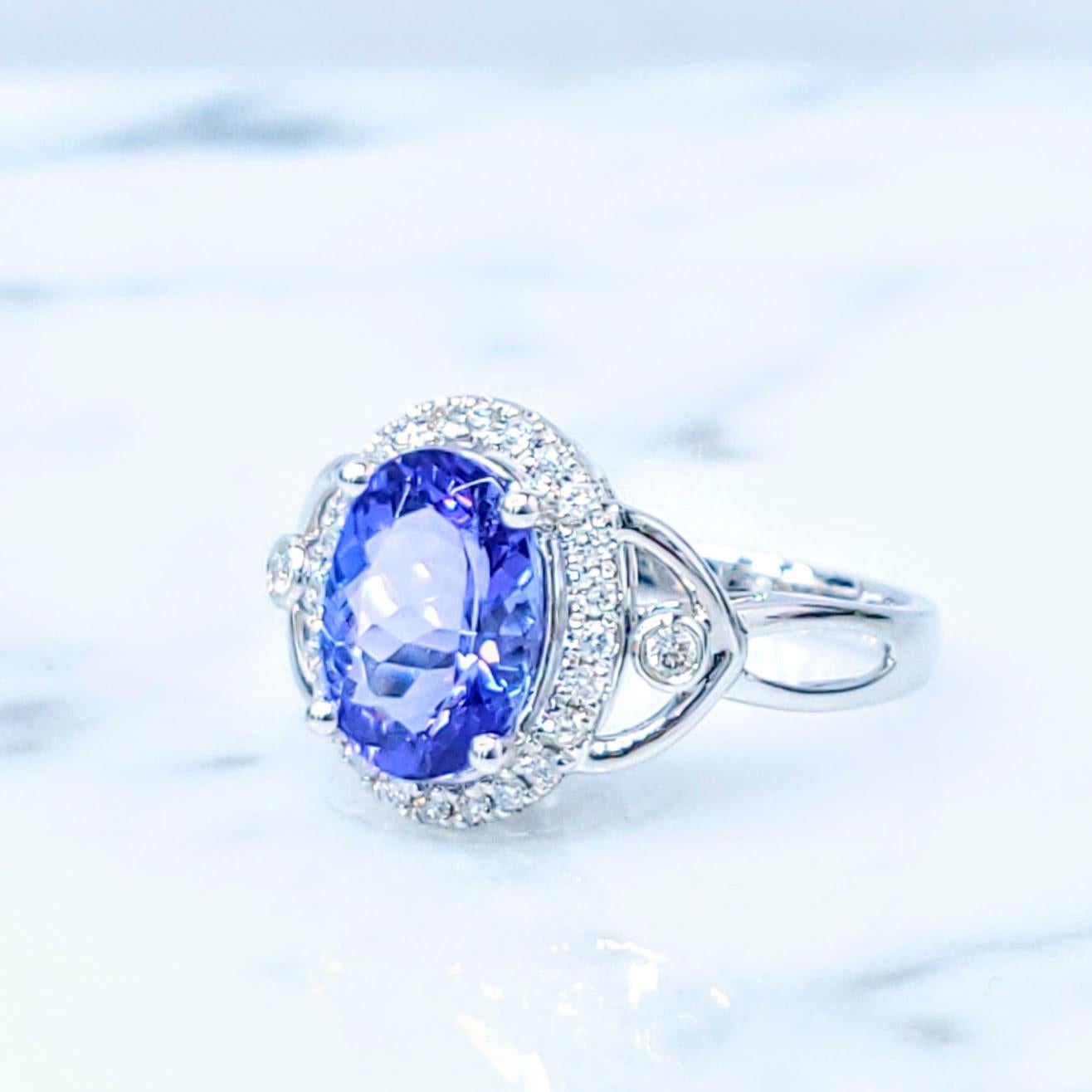 Bague en or blanc 18 carats certifiée IGI avec tanzanite et diamant de 2,32 carats en vente 2