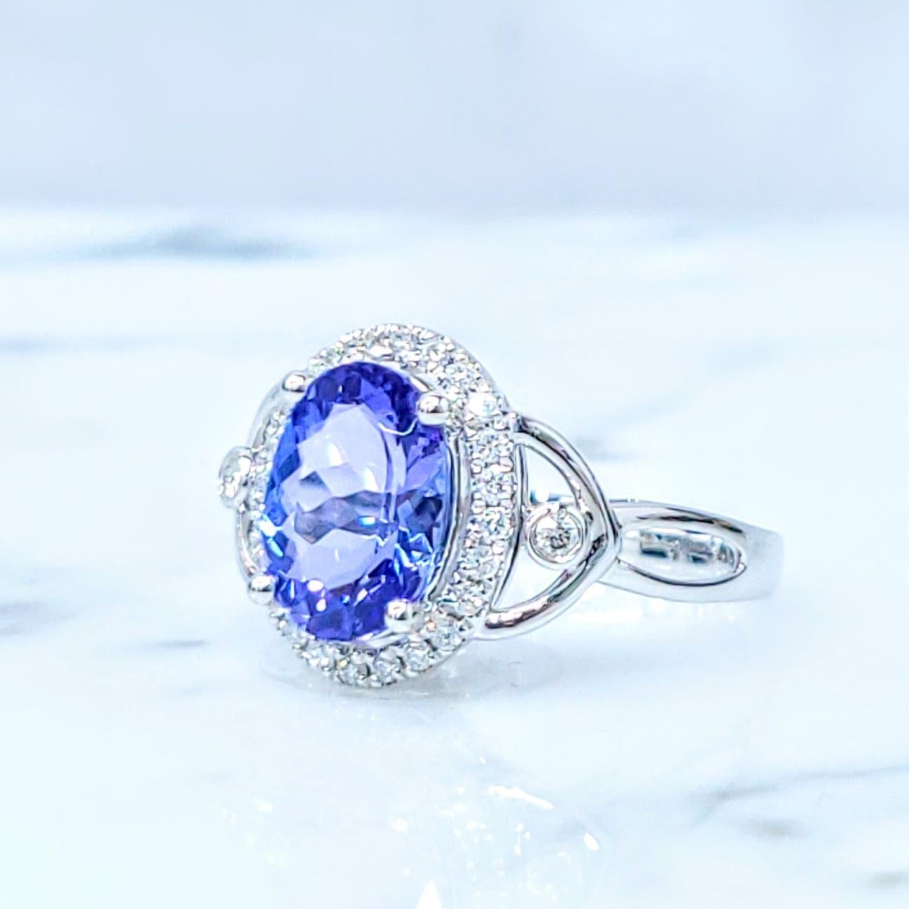 Bague en or blanc 18 carats certifiée IGI avec tanzanite et diamant de 2,32 carats en vente 3