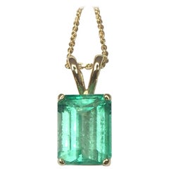IGI Certified 2.32 Carat Colombian Emerald 14 Karat Yellow Gold Pendant Necklace
