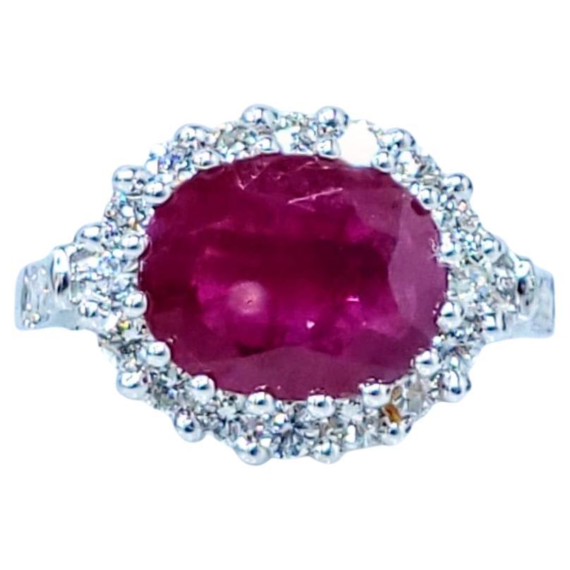 Bague en or blanc 18 carats certifiée IGI avec rubis de Birmanie et diamants de 2,35 carats