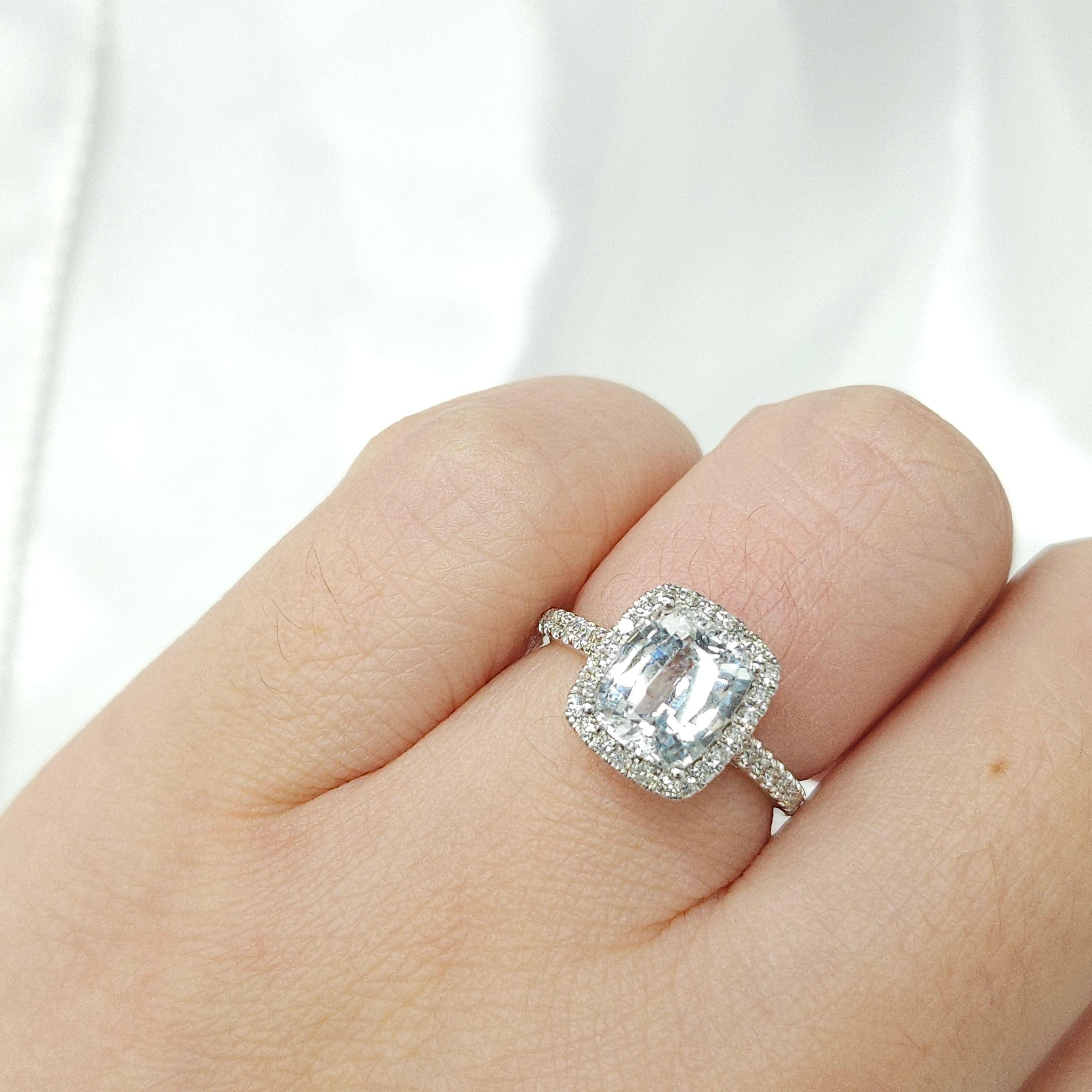 Modern IGI Certified 2.35 Carat Unheated Sapphire & Diamond Ring in 18K WhiteGold For Sale