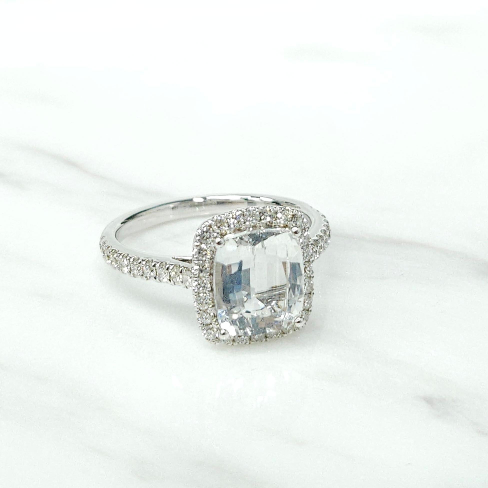 IGI Certified 2.35 Carat Unheated Sapphire & Diamond Ring in 18K WhiteGold For Sale 2