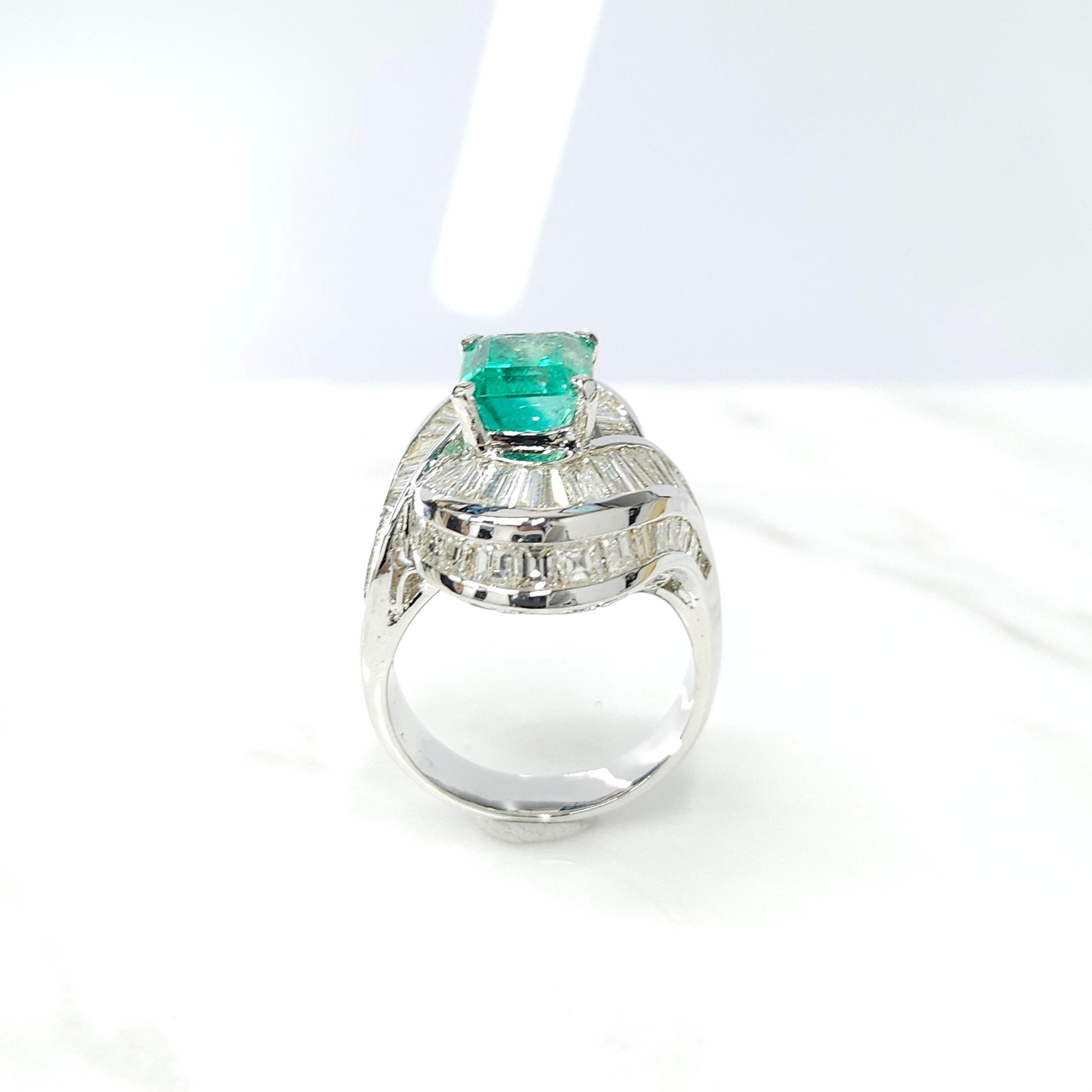 Emerald Cut IGI certified 2.37 Carat Colombian Emerald & 3.98 Carat Diamond Ring  For Sale