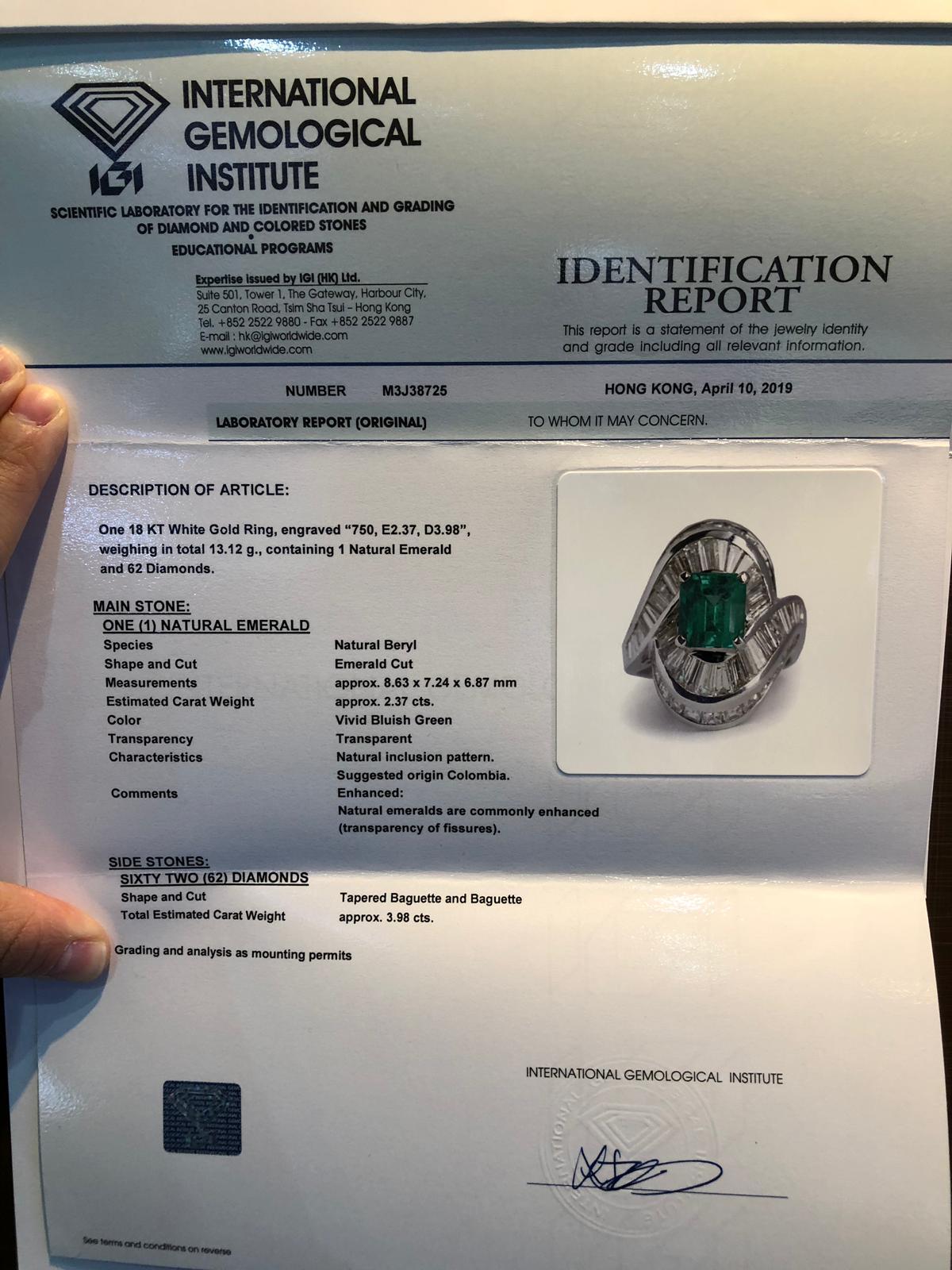 IGI certified 2.37 Carat Colombian Emerald & 3.98 Carat Diamond Ring  For Sale 2