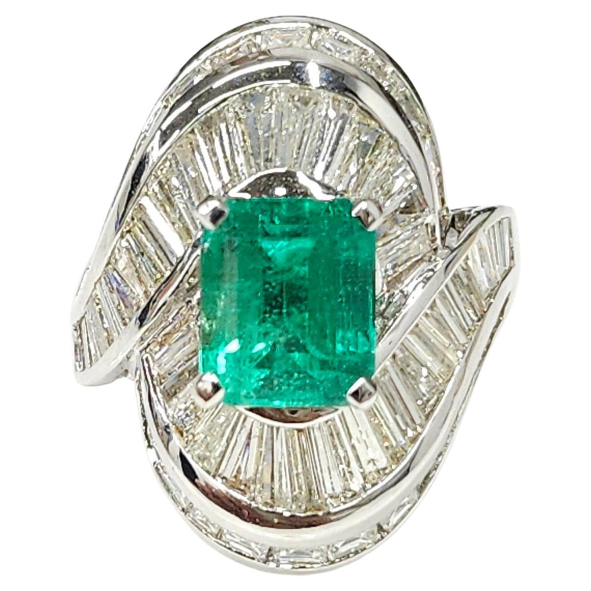 IGI certified 2.37 Carat Colombian Emerald & 3.98 Carat Diamond Ring  For Sale