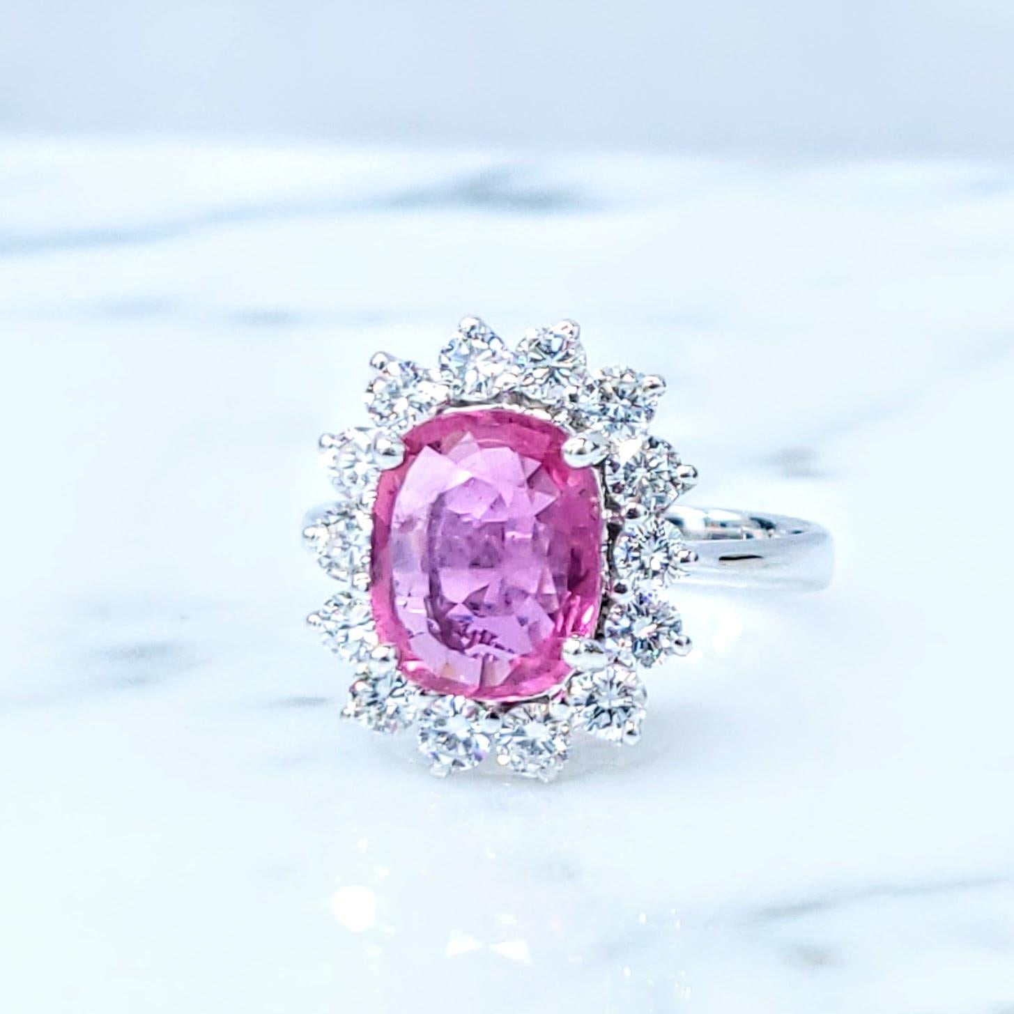 Bague en or blanc 18 carats certifiée IGI avec rubis et diamants de 2,37 carats Pour femmes en vente