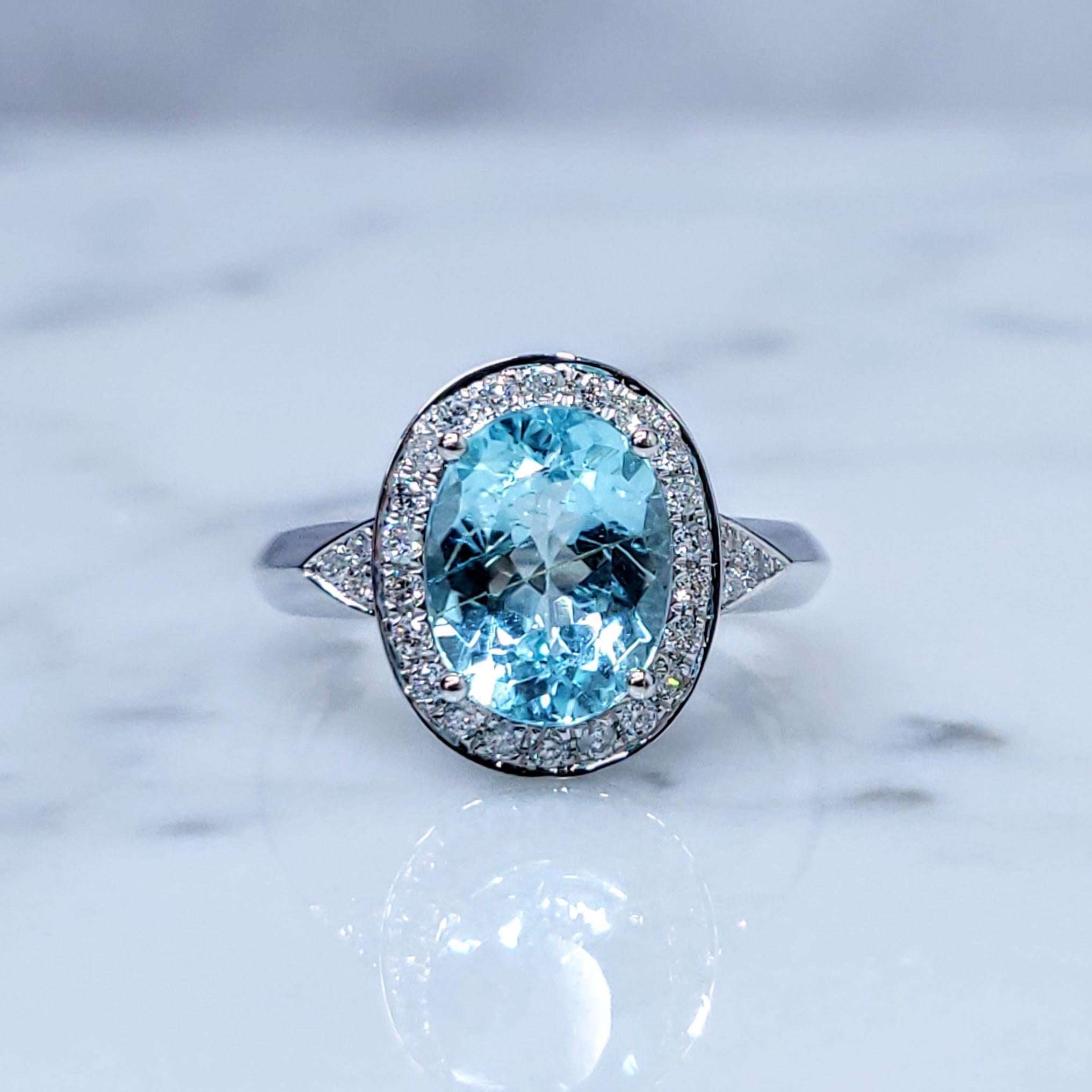 Anello con Paraiba e diamanti da 2,39 carati certificati IGI in oro bianco 18 carati in vendita 1