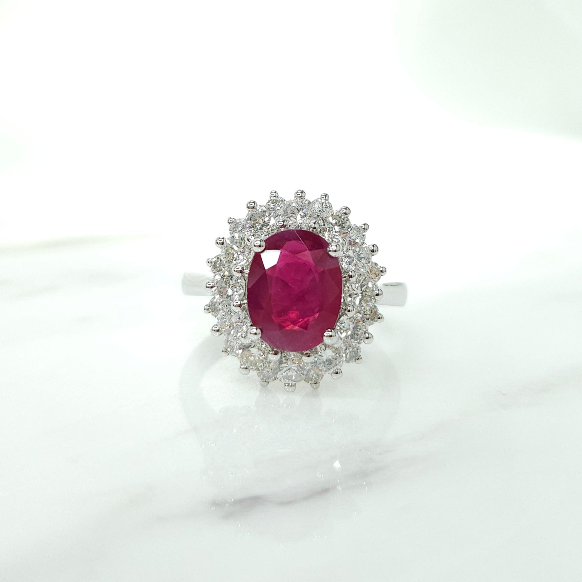 IGI Certified 2.40 Carat Burma Ruby & 1.41 Carat Diamond Ring in 18K White Gold In New Condition For Sale In KOWLOON, HK