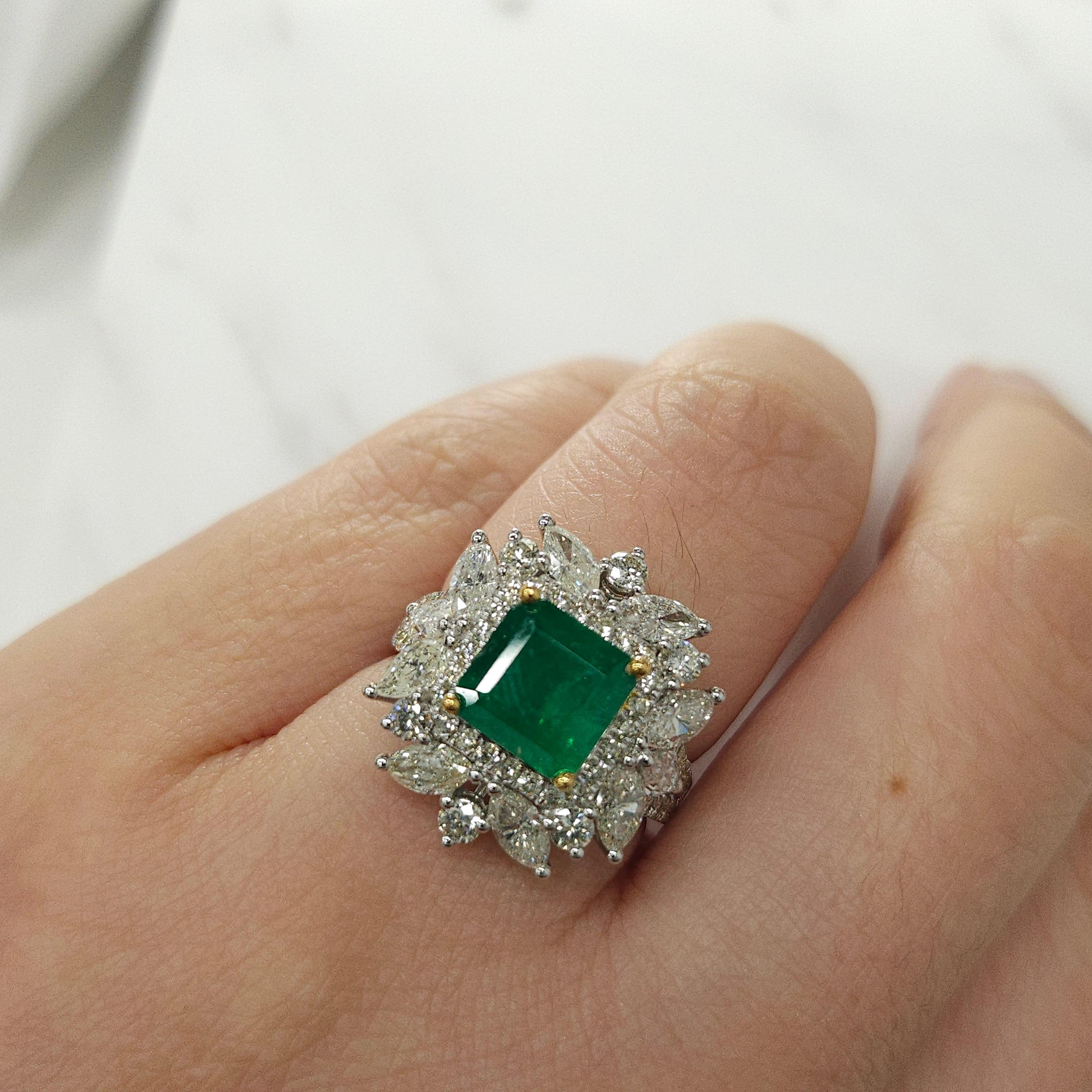 IGI certified 2.40 Carat Colombian Emerald & Diamond Ring For Sale 4