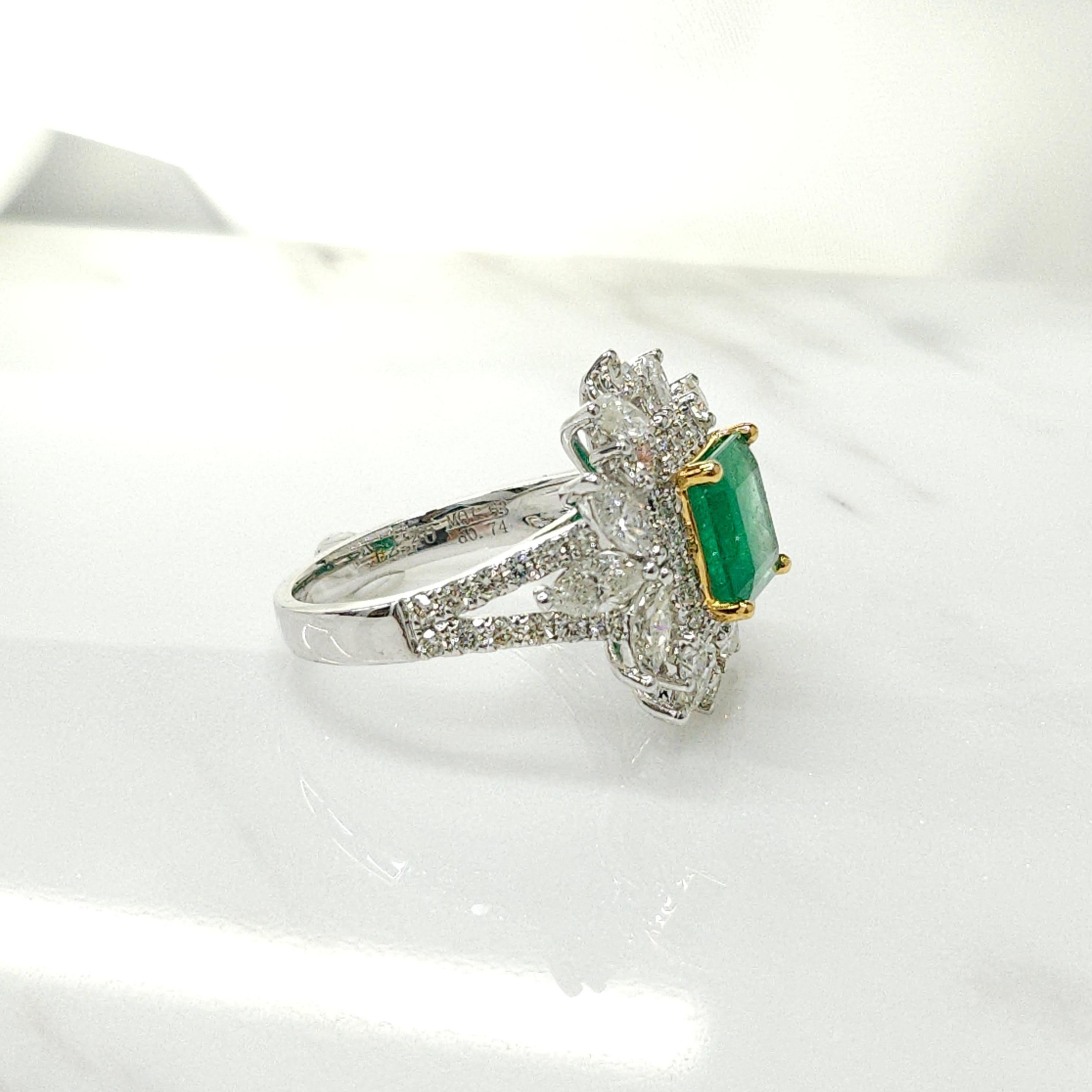 IGI certified 2.40 Carat Colombian Emerald & Diamond Ring For Sale 1