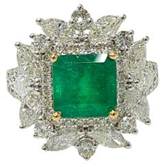 IGI certified 2.40 Carat Colombian Emerald & Diamond Ring 