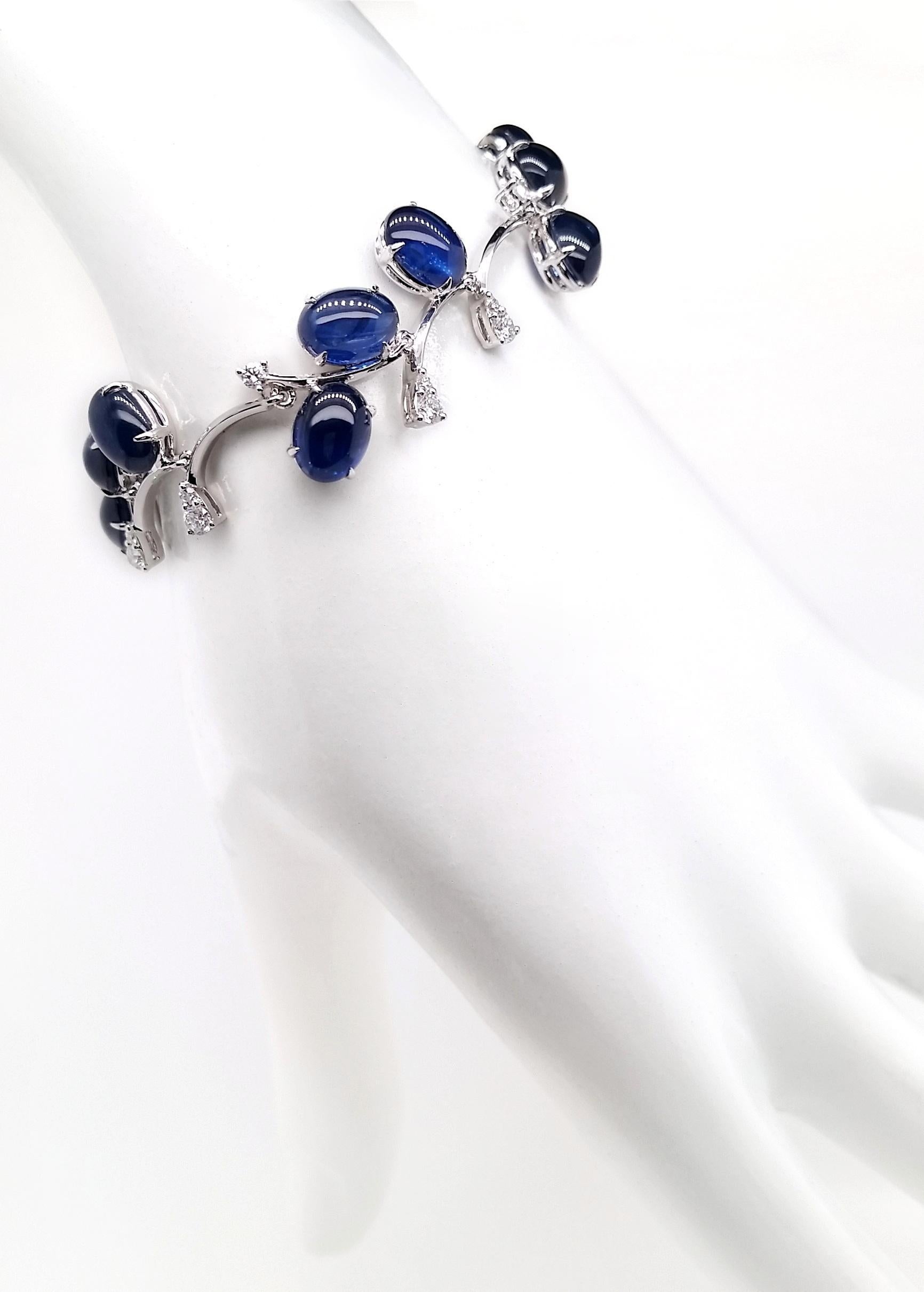 Cabochon IGI Certified 24.23ct Natural Sapphires 1.01ct Natural Diamonds Gold Bracelet For Sale