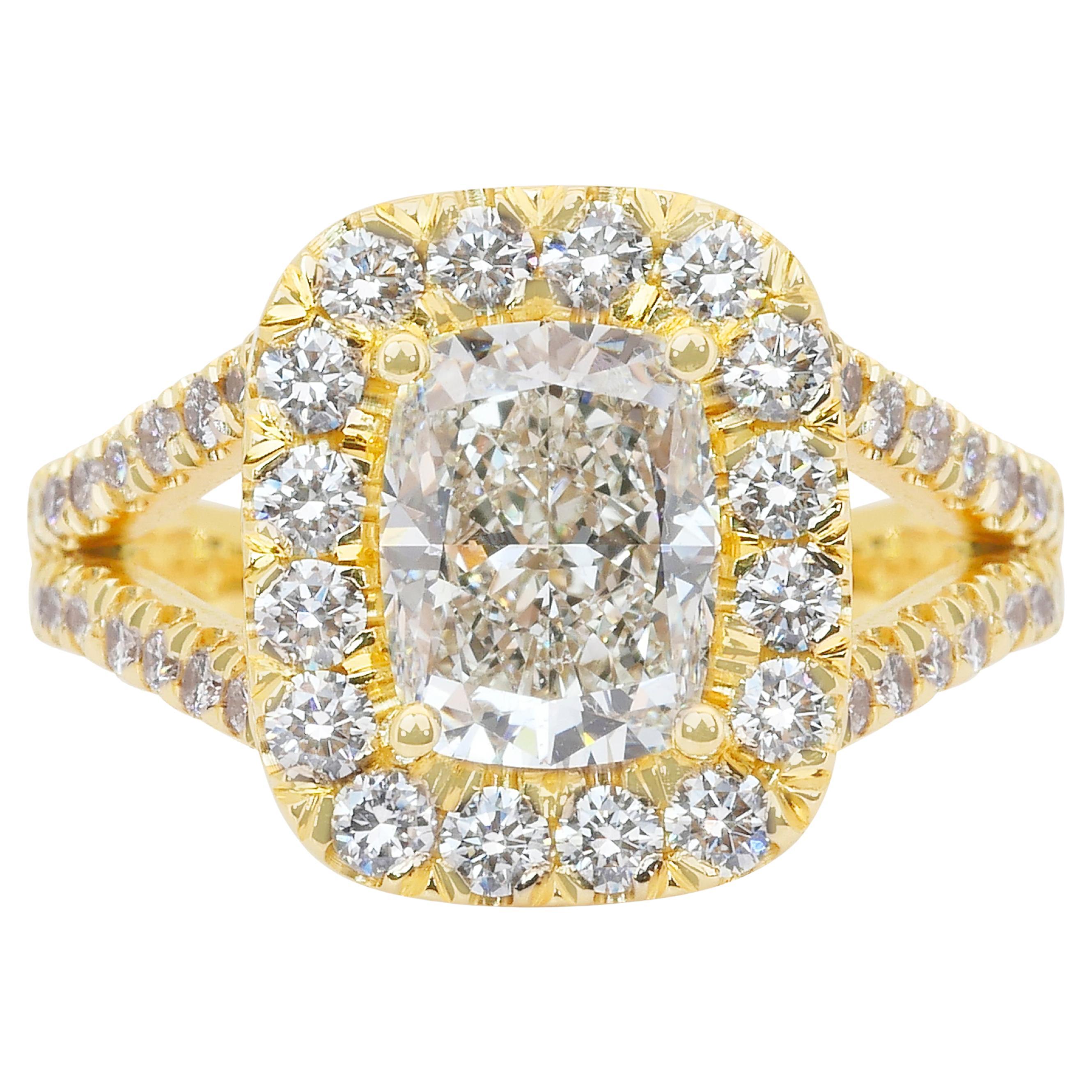 IGI Certificado 2.43ct Diamantes Anillo Halo en Oro Amarillo de 18k