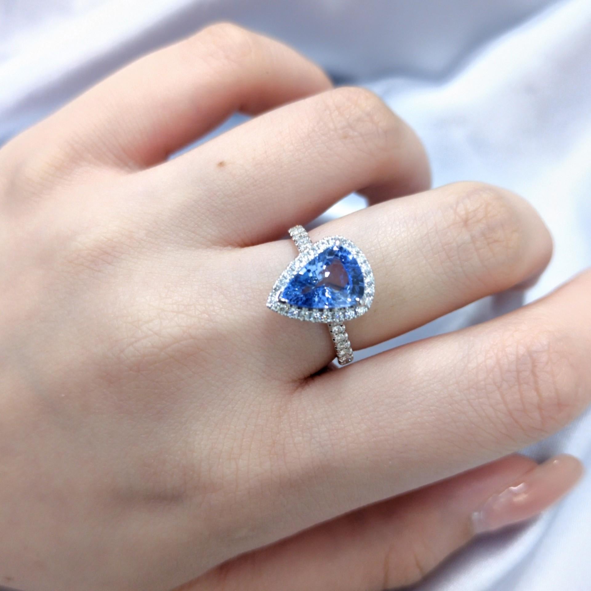 IGI Certified 2.47 Carat Blue Sapphire & Diamond Ring in 18K White Gold For Sale 4