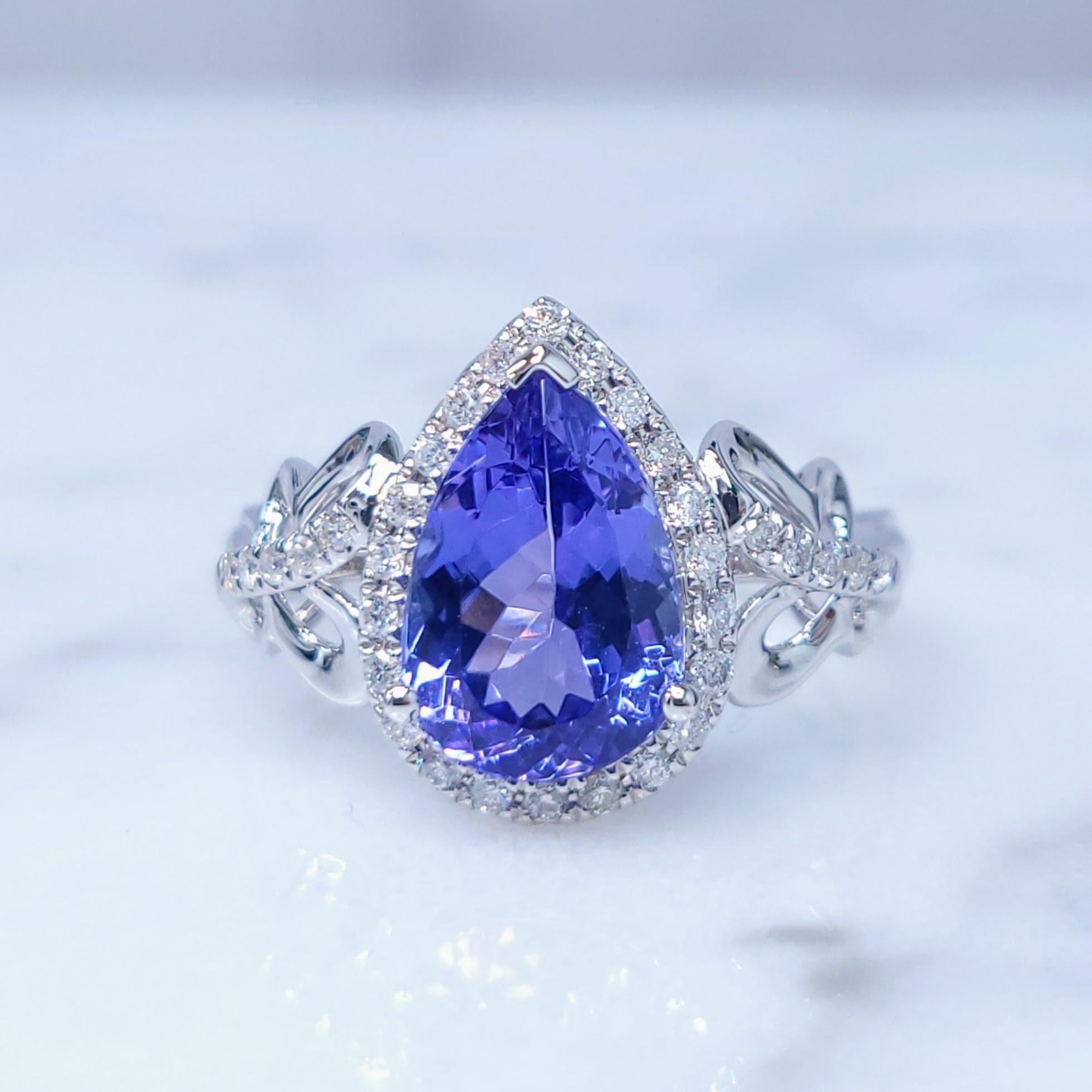 Women's or Men's IGI Certified 2.47 Carat Tanzanite & Diamond Ring in 18K White Gold For Sale