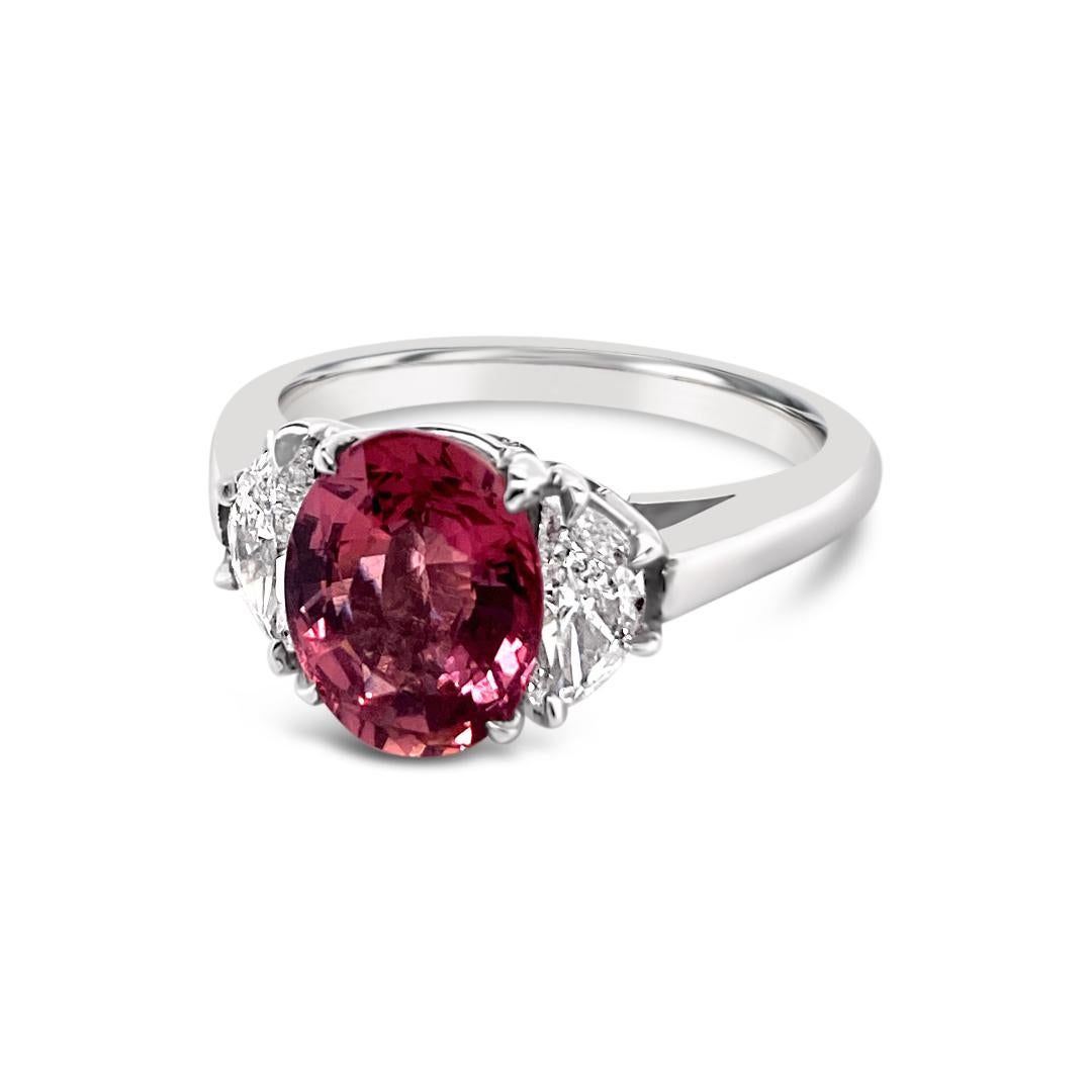 IGI Certified 2.48 Carat Natural/No Heat Padparadscha Sapphire Ring in Platinum In Excellent Condition In Palm Beach, FL