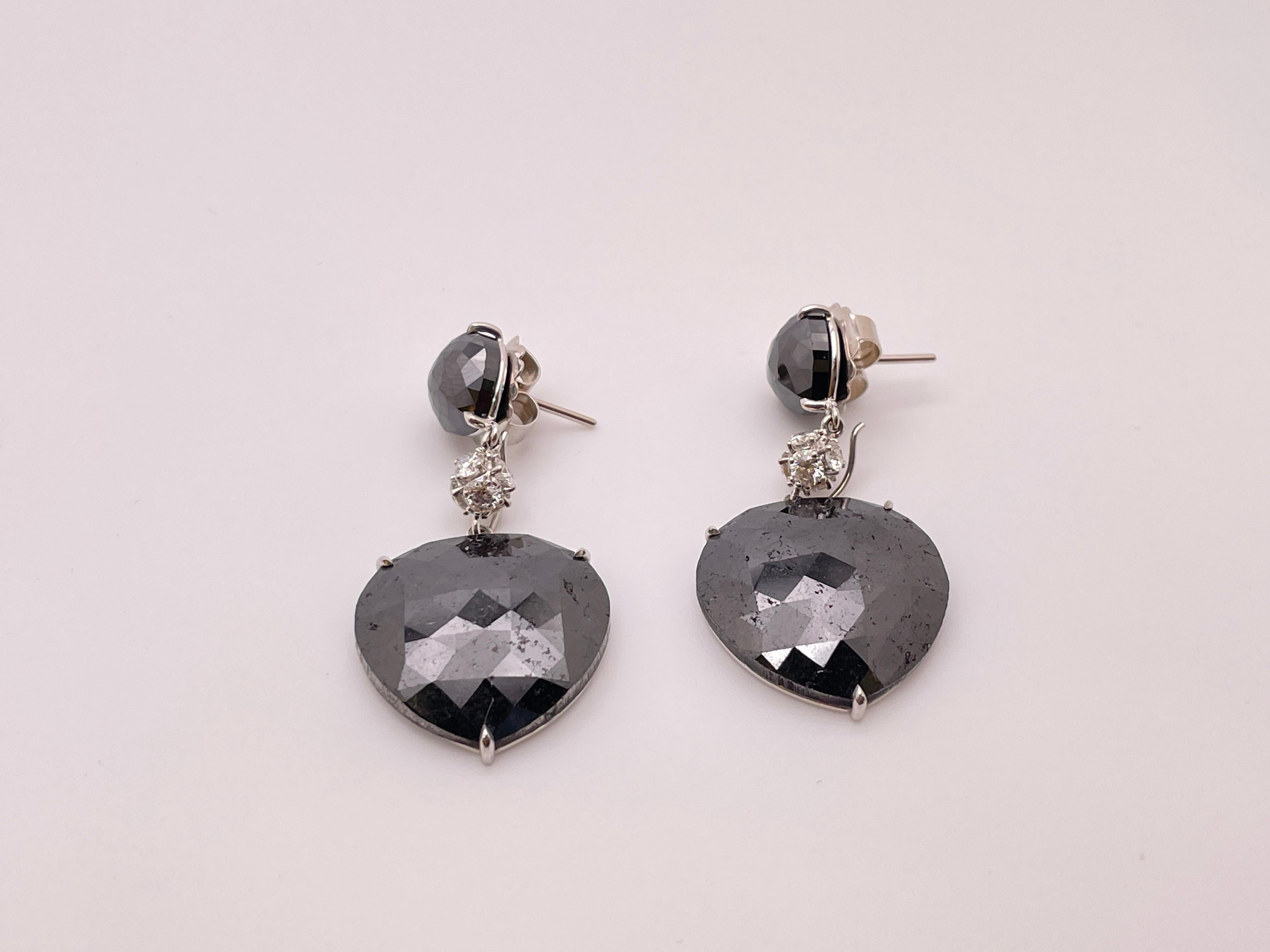 IGI-zertifizierte 25 CT natürliche schwarze Diamanten 18K Weißgold Tropfen Ohrringe (Tropfenschliff) im Angebot