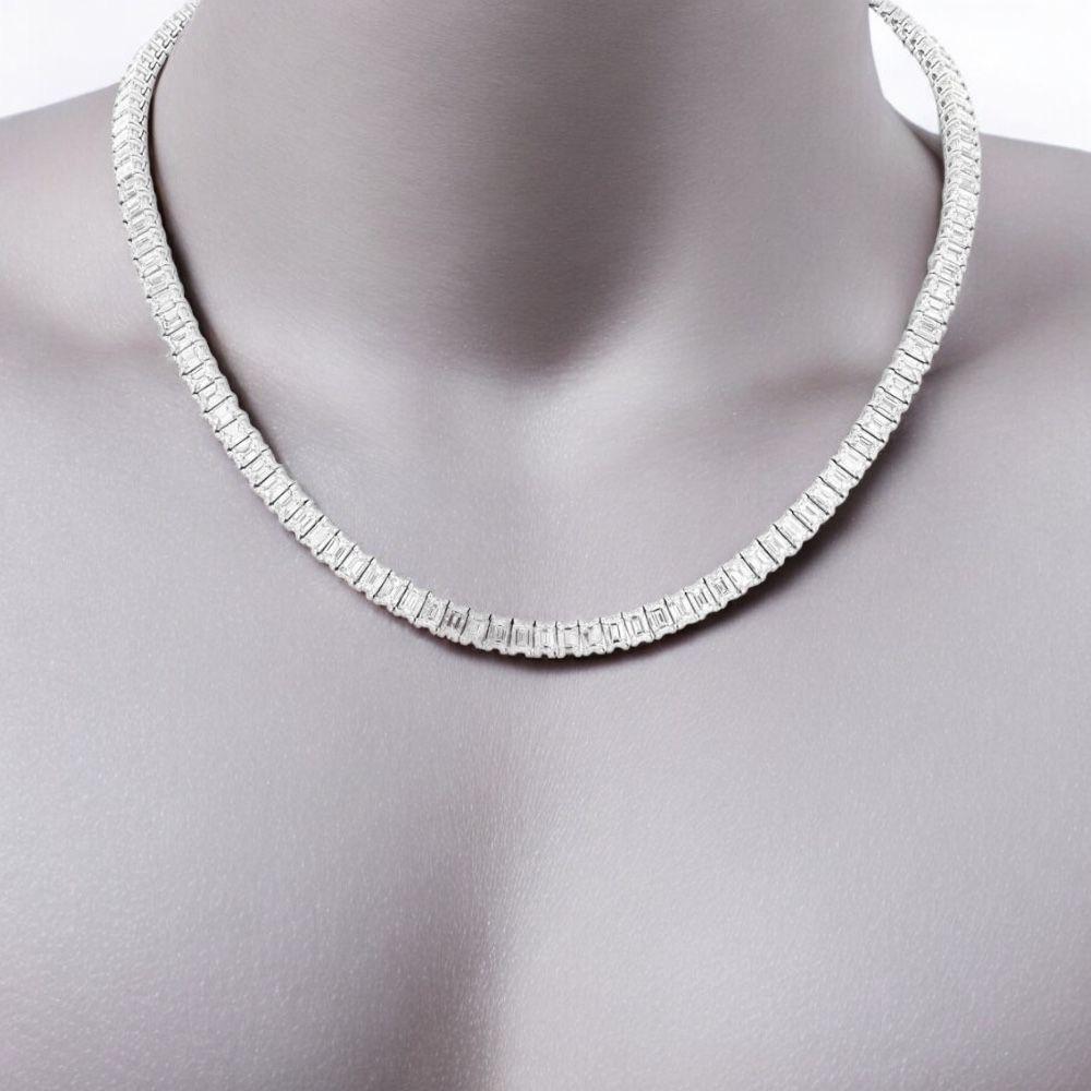 IGI Certified 25.00 Ct Emerald Cut Natural Diamonds Gold Tennis Necklace In New Condition For Sale In Massafra, IT