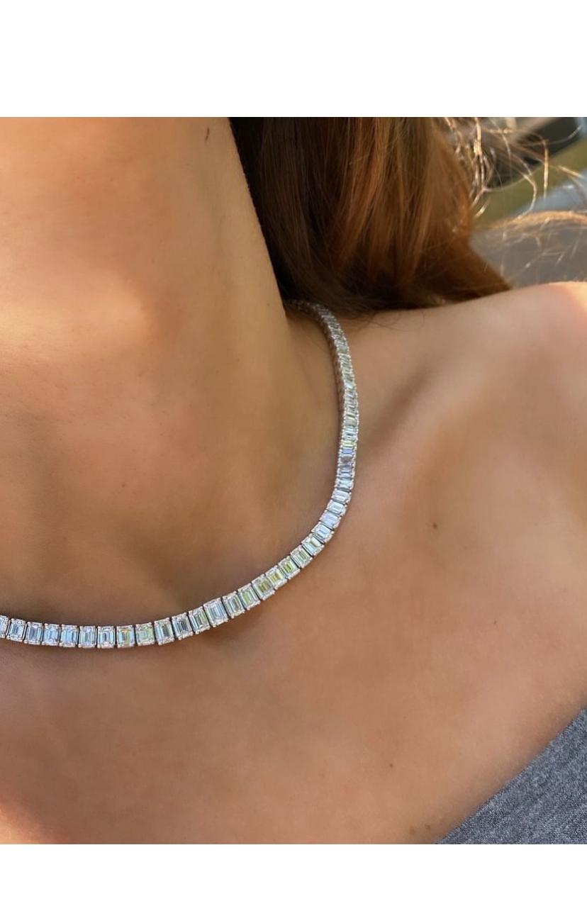 IGI Certified 25.00 Ct Emerald Cut Natural Diamonds Gold Tennis Necklace For Sale 1