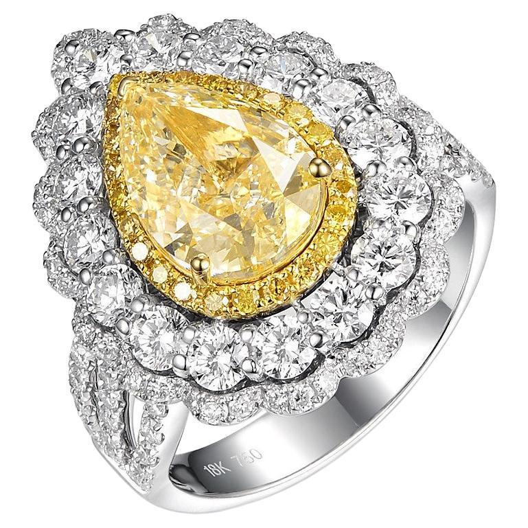 Diamant jaune certifié IGI de 2,51 carats de couleur N avec double halo de diamants en 18 carats