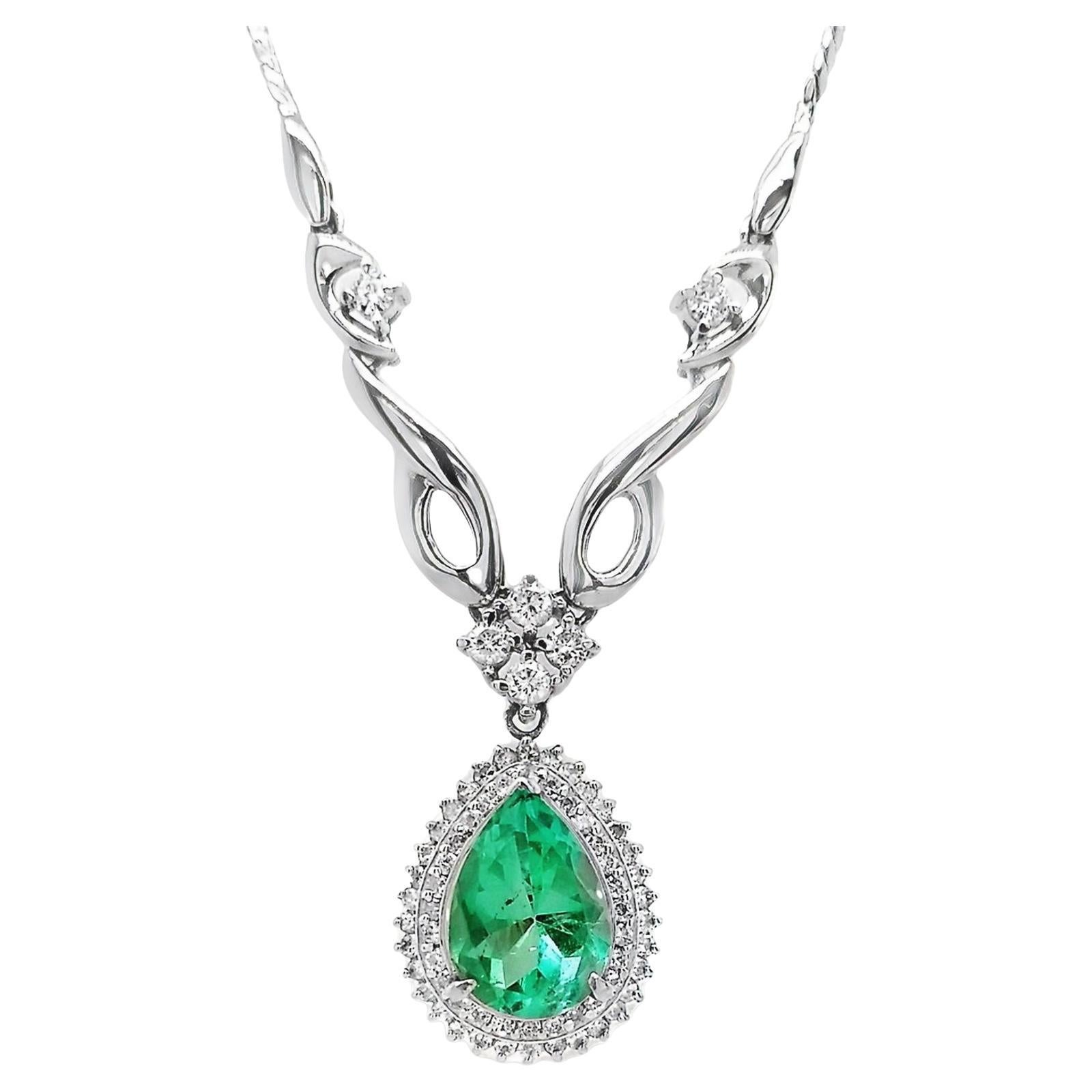 IGI Certified 2.51ct Colombia Emerald and 0.76ct Natural Diamonds Necklace For Sale