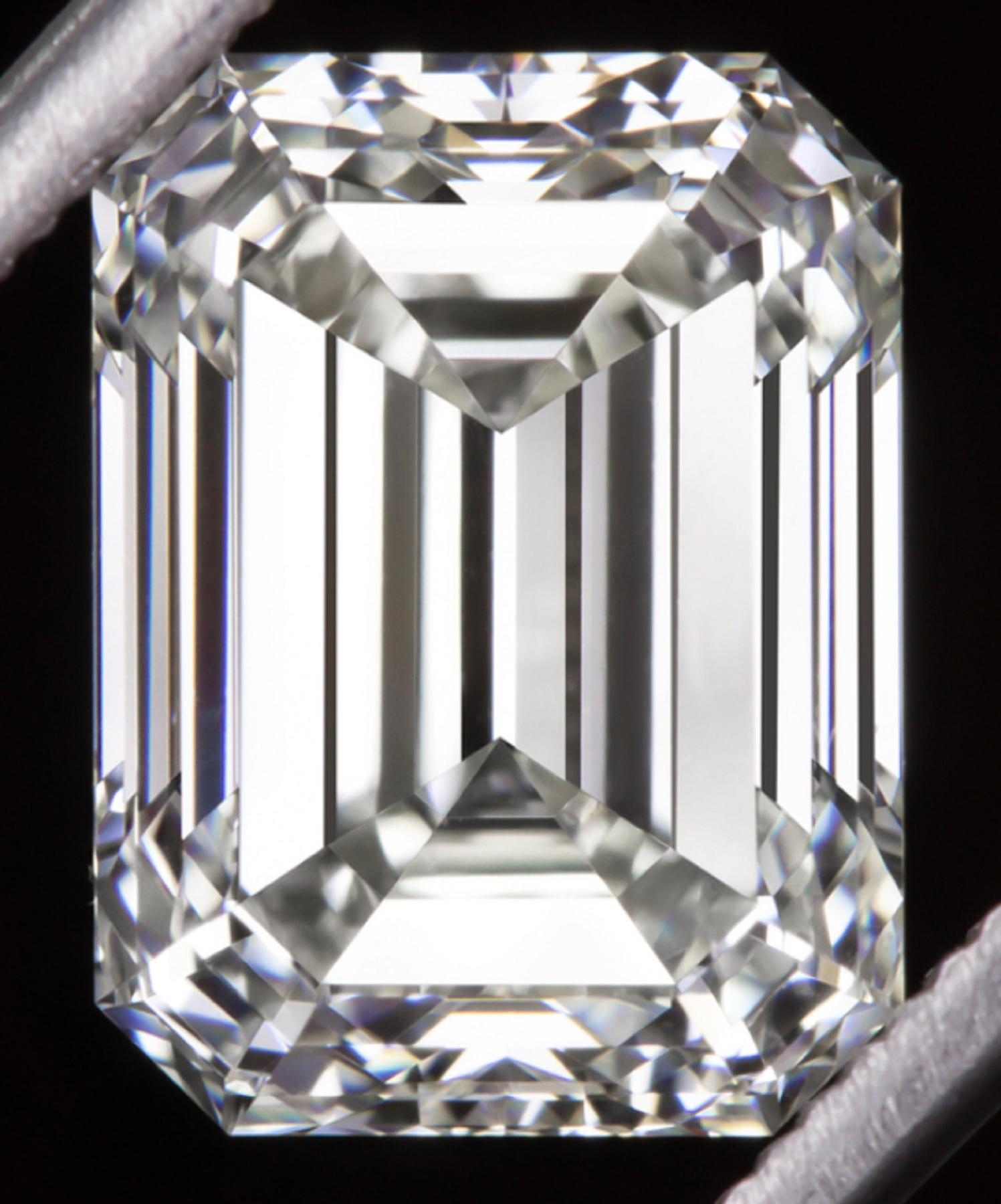 Elegant, high quality, and quite substantial 2.54ct emerald cut diamond has excellent VS2 clarity, beautiful white color, and a bright, lively, sophisticated cut! The diamond is certified by IGI, the world’s premiere gemological authority. Under