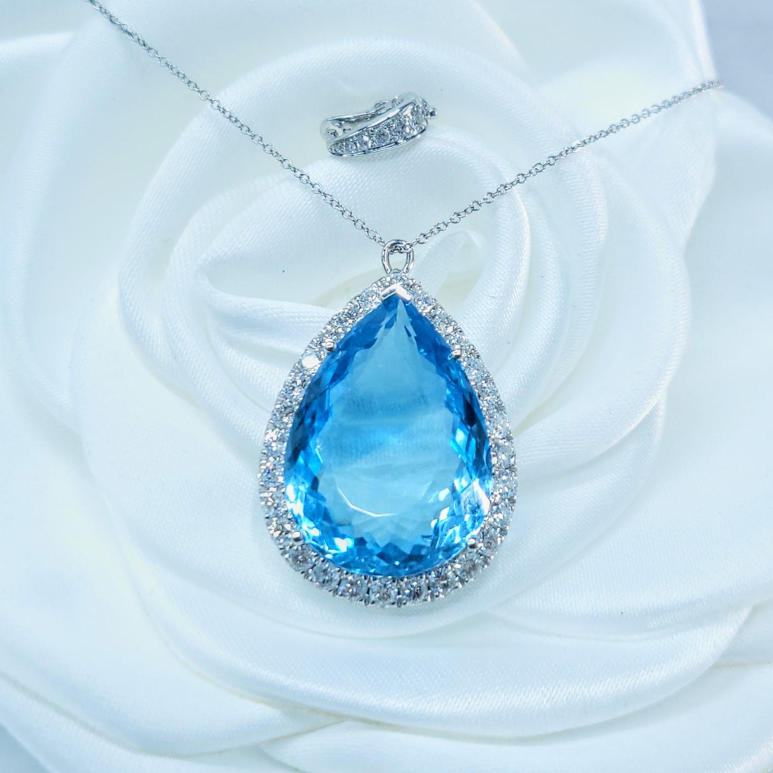 Topaze et diamant certifiés IGI de 25,81 carats en or blanc 18 carats en vente 5